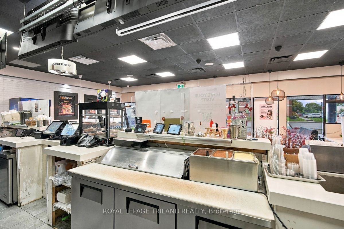 276 Wharncliffe Road N Property Photo 17