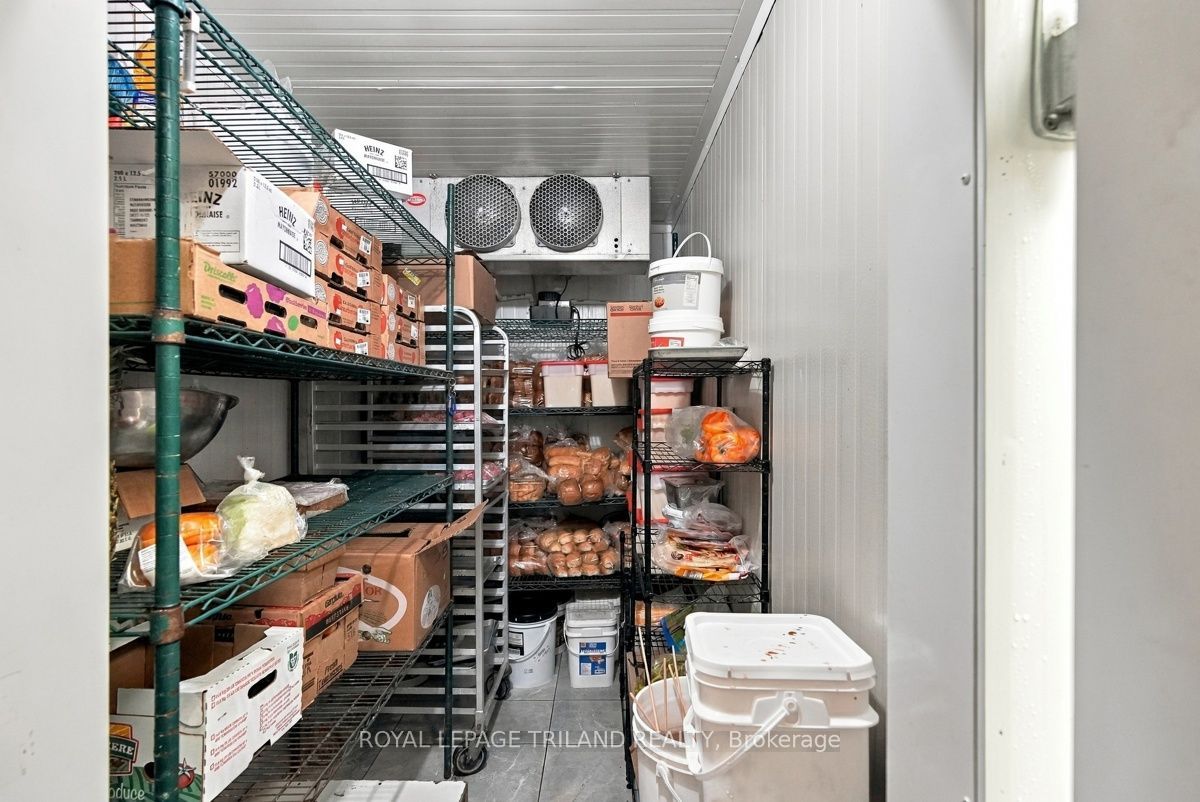 276 Wharncliffe Road N Property Photo 21
