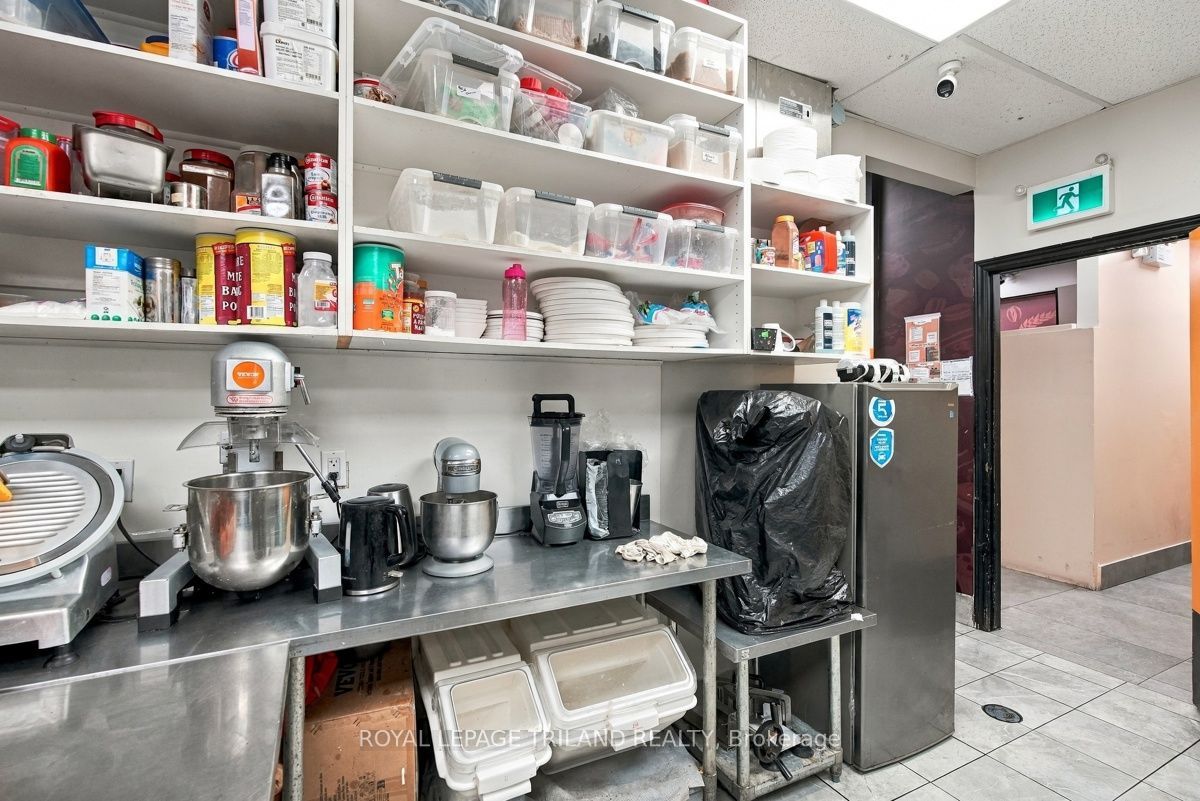 276 Wharncliffe Road N Property Photo 22