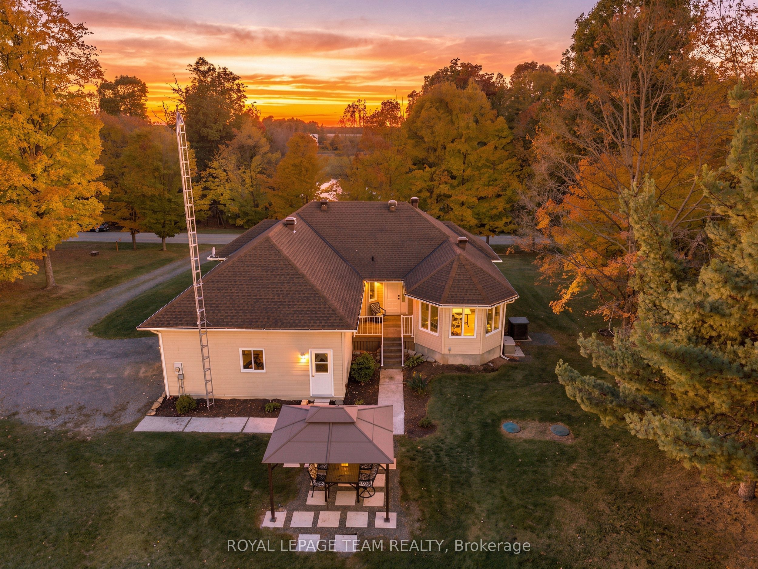 988 River Road Property Photo 1