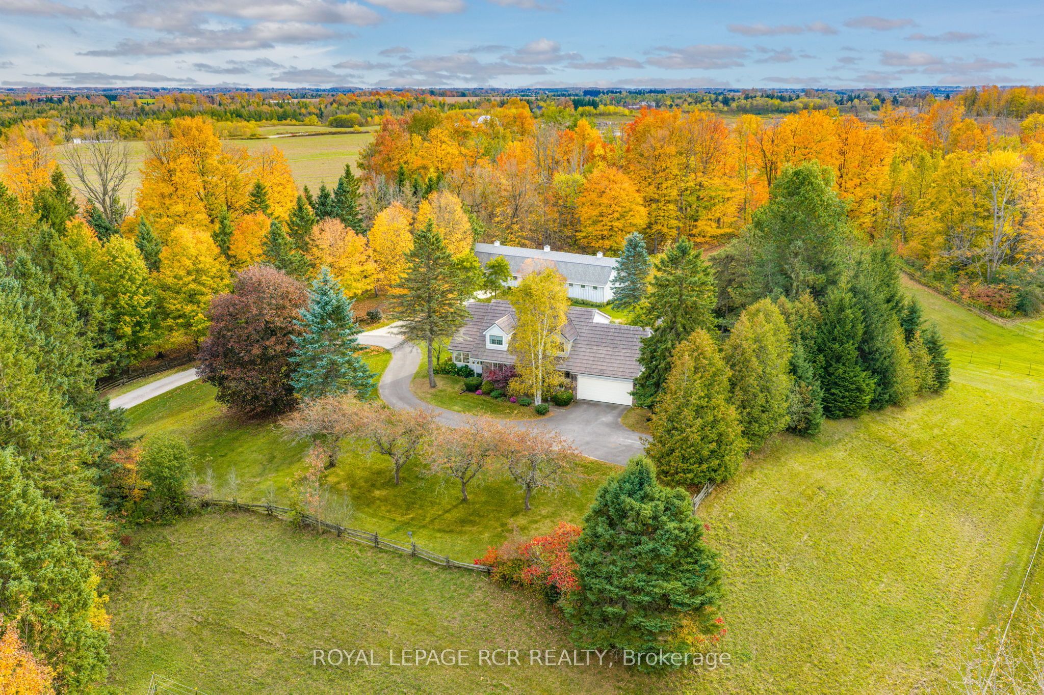333070 7th Line Property Photo 1