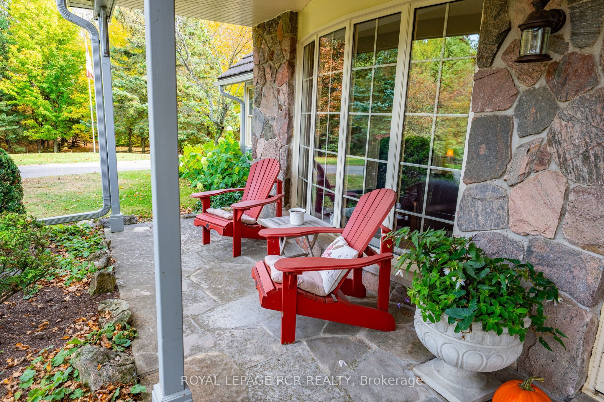 333070 7th Line Property Photo 6