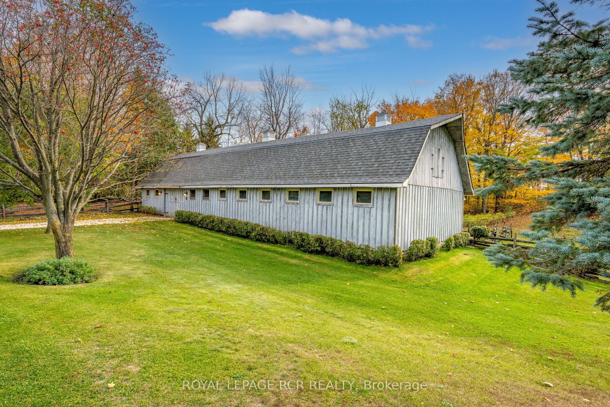 333070 7th Line Property Photo 46