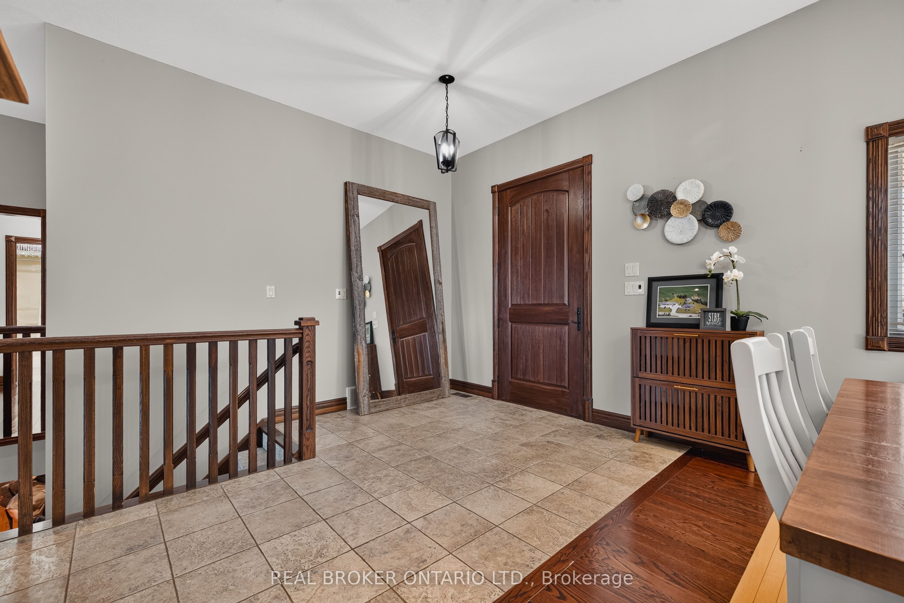 9161 Wellington Road 5 Property Photo 3