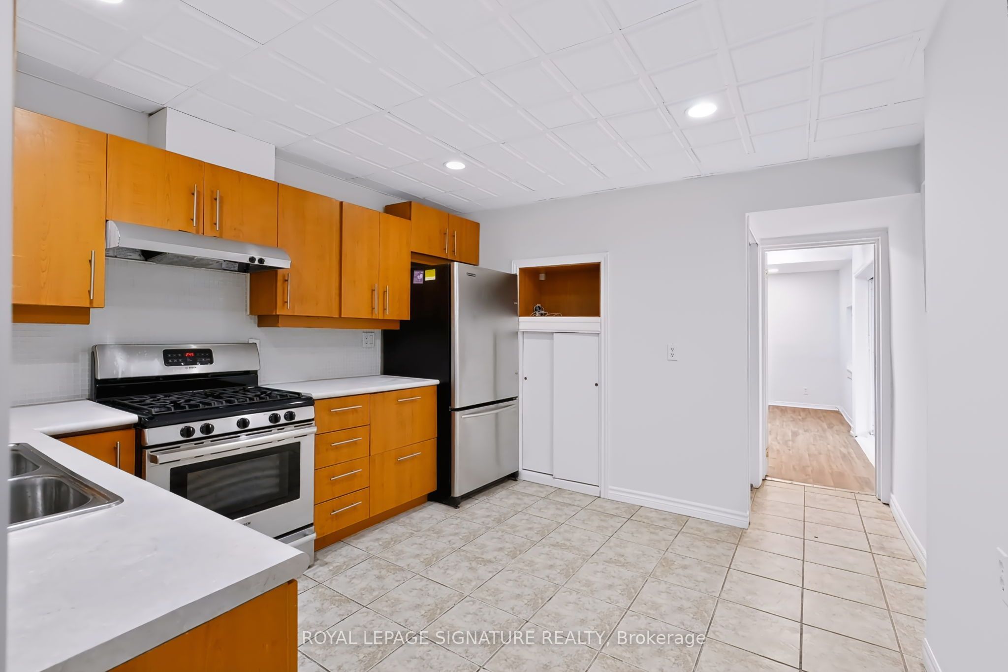 80 Tisdale Street N Property Photo 10