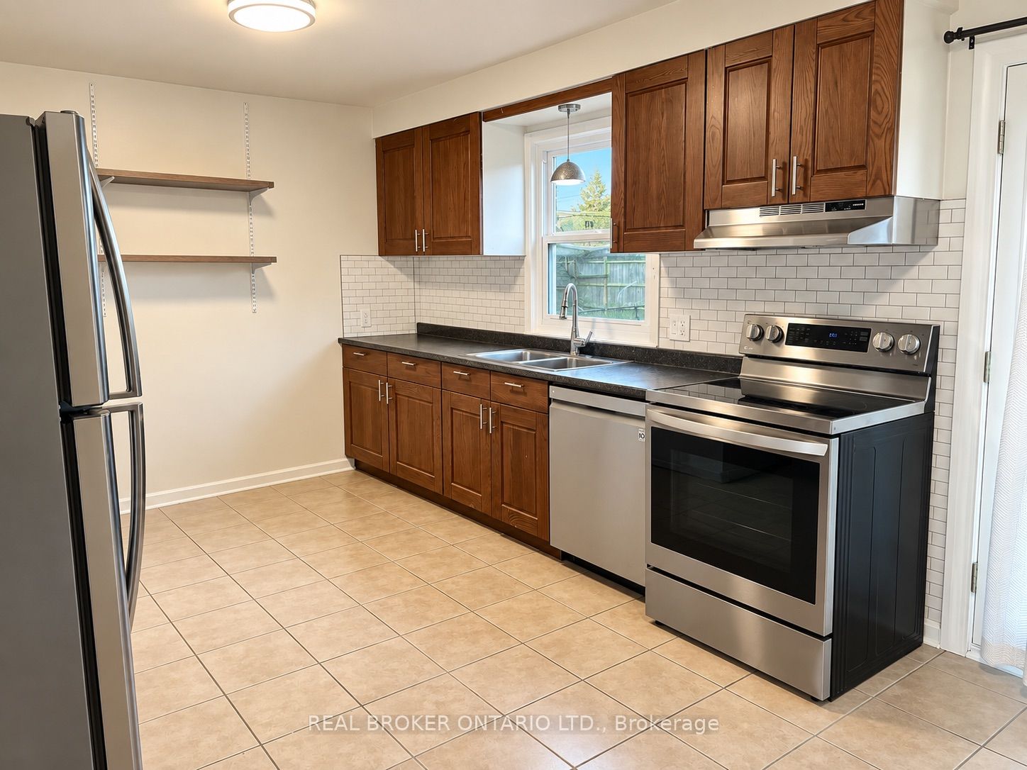 49 Thompson Avenue Property Photo 4
