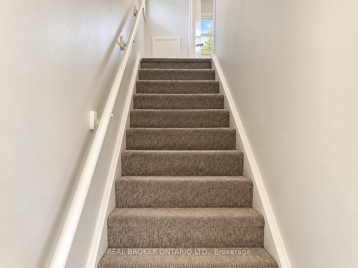 49 Thompson Avenue Property Photo 6