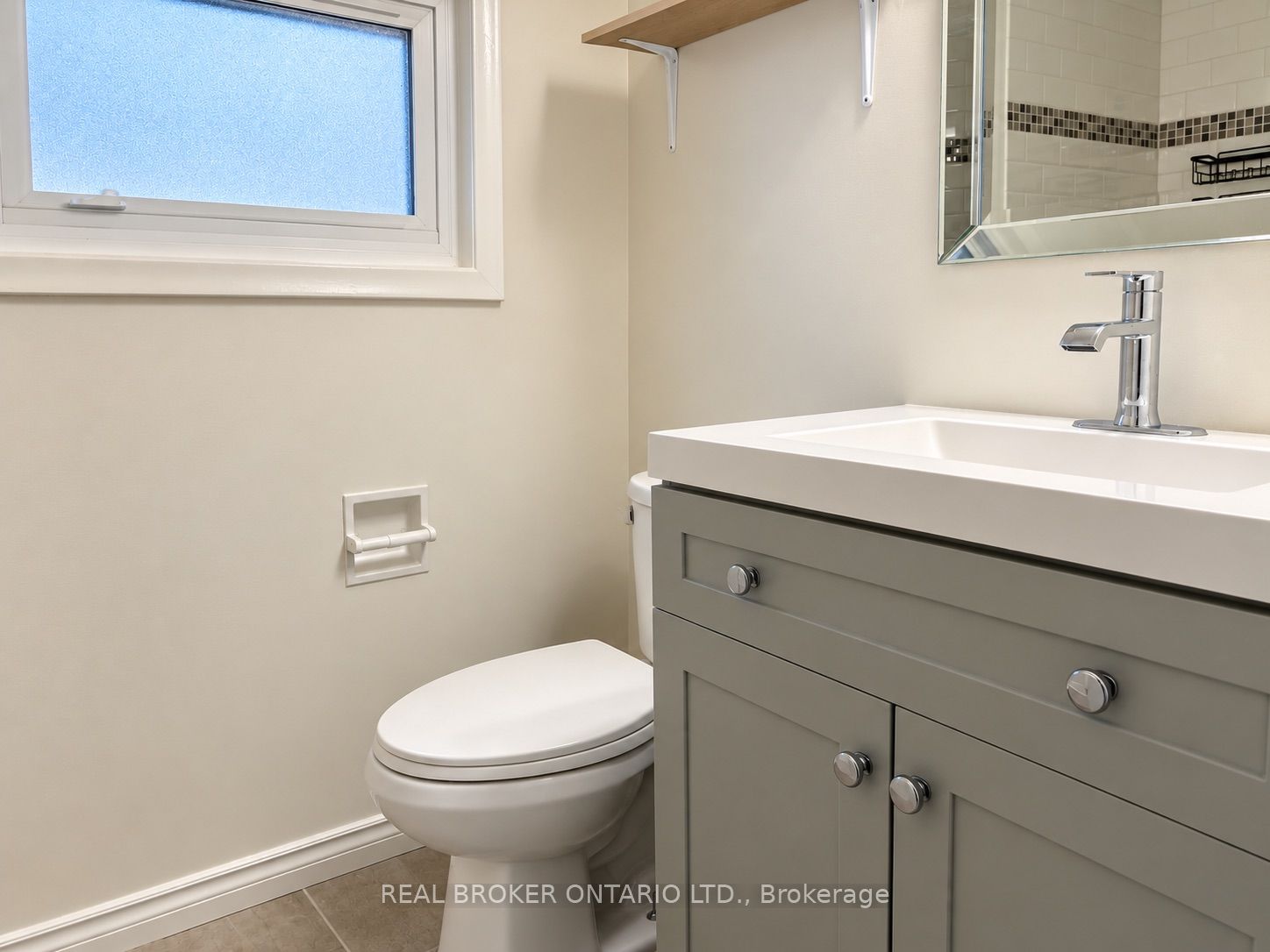 49 Thompson Avenue Property Photo 8