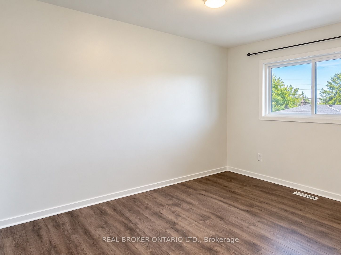 49 Thompson Avenue Property Photo 12