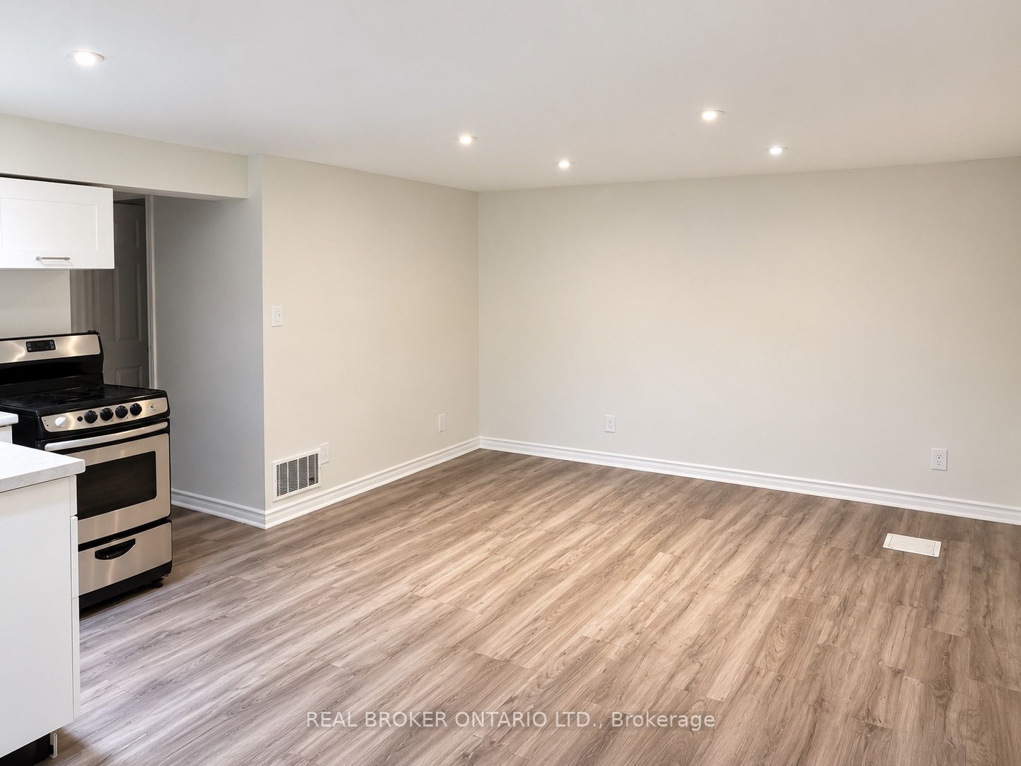 49 Thompson Avenue Property Photo 16