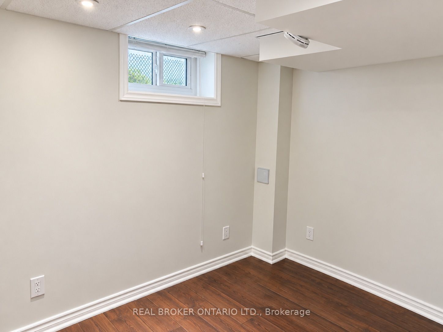 49 Thompson Avenue Property Photo 18