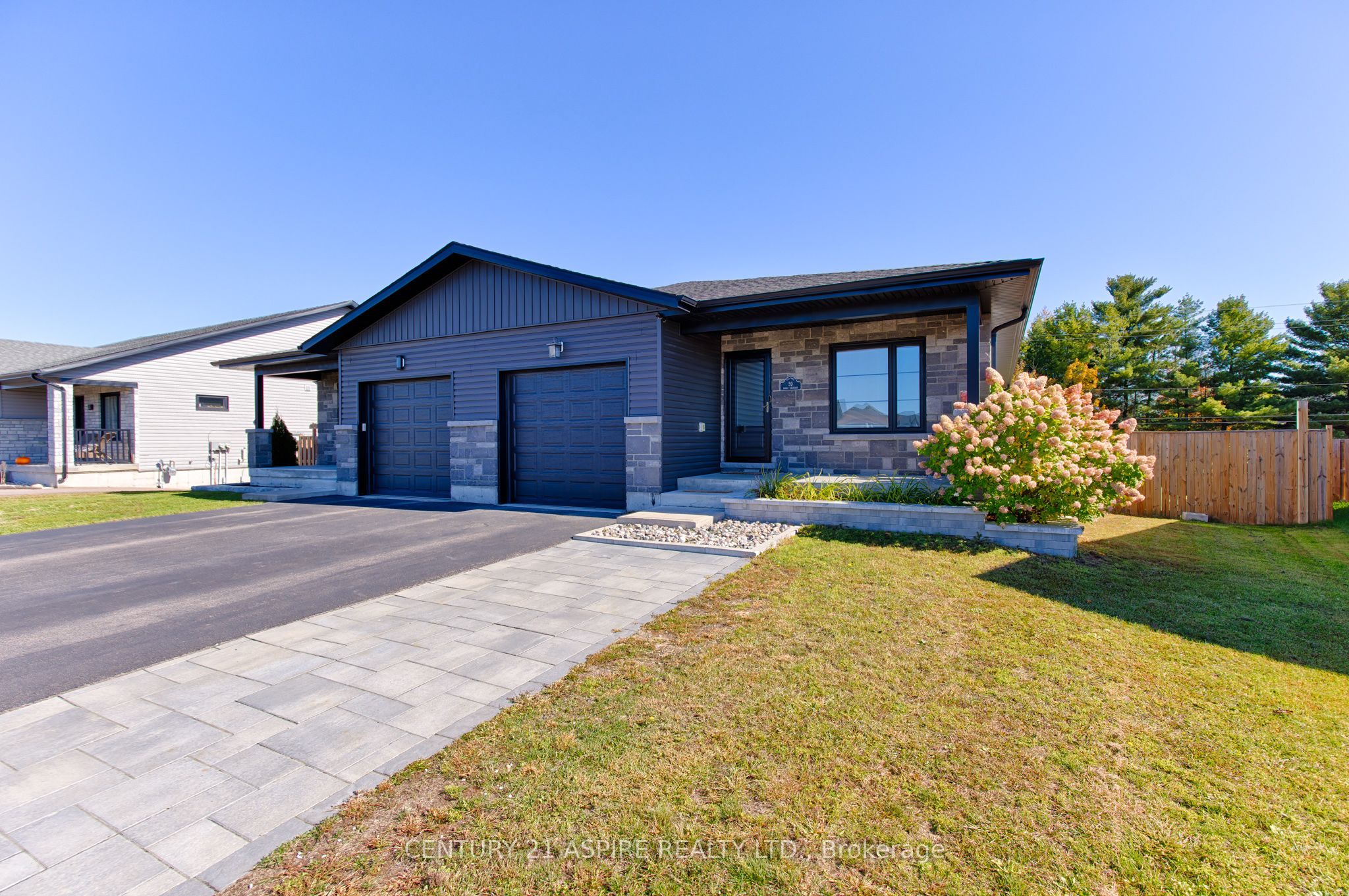59 Noble Crescent Property Photo 1