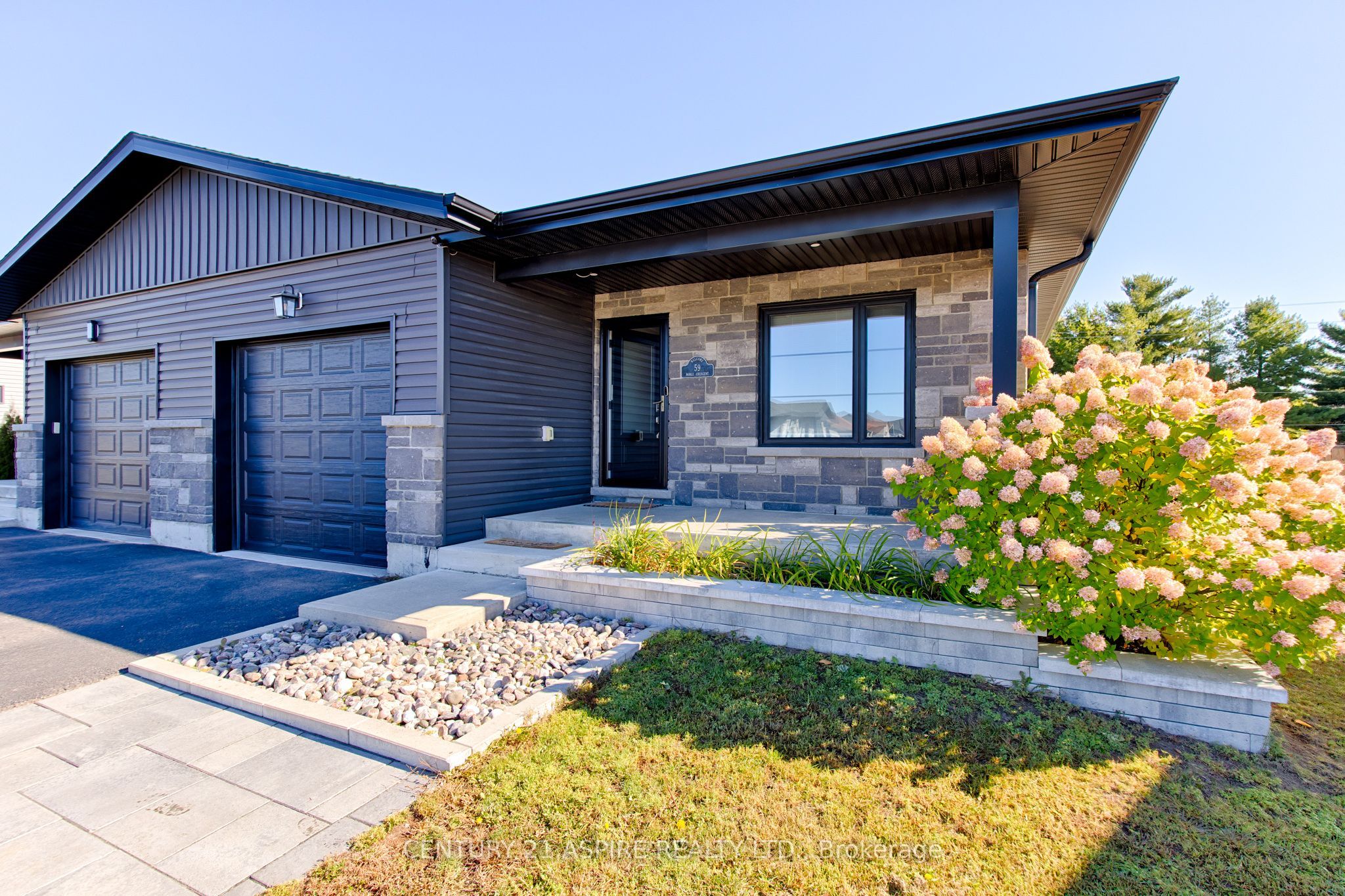 59 Noble Crescent Property Photo 2