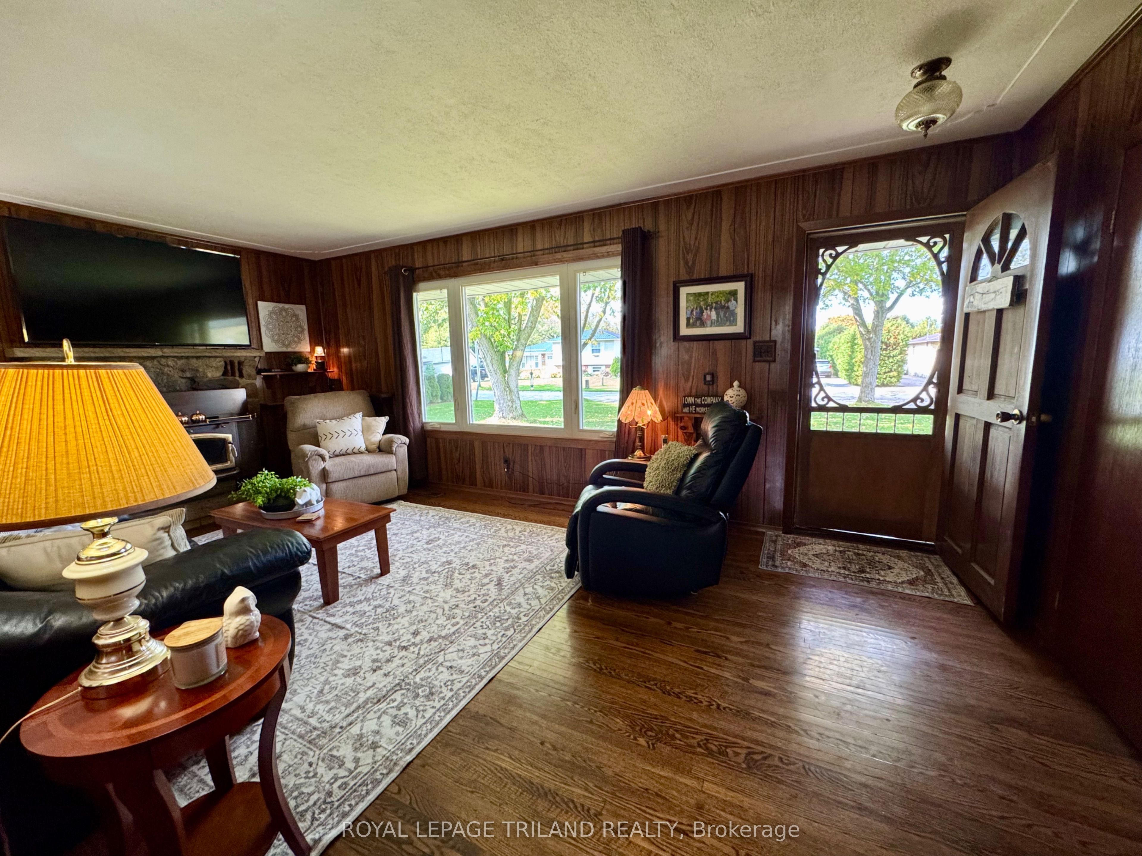 272 Richmond Street Property Photo 9