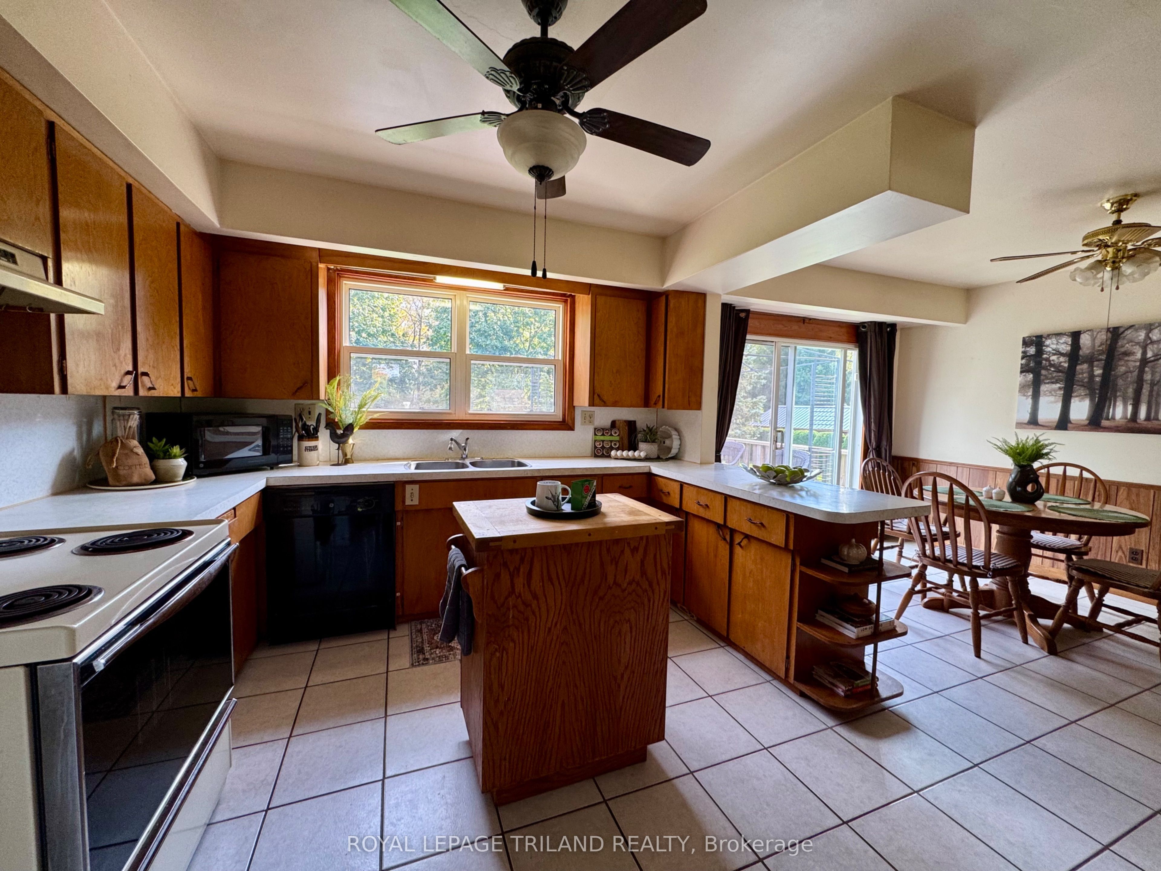 272 Richmond Street Property Photo 10