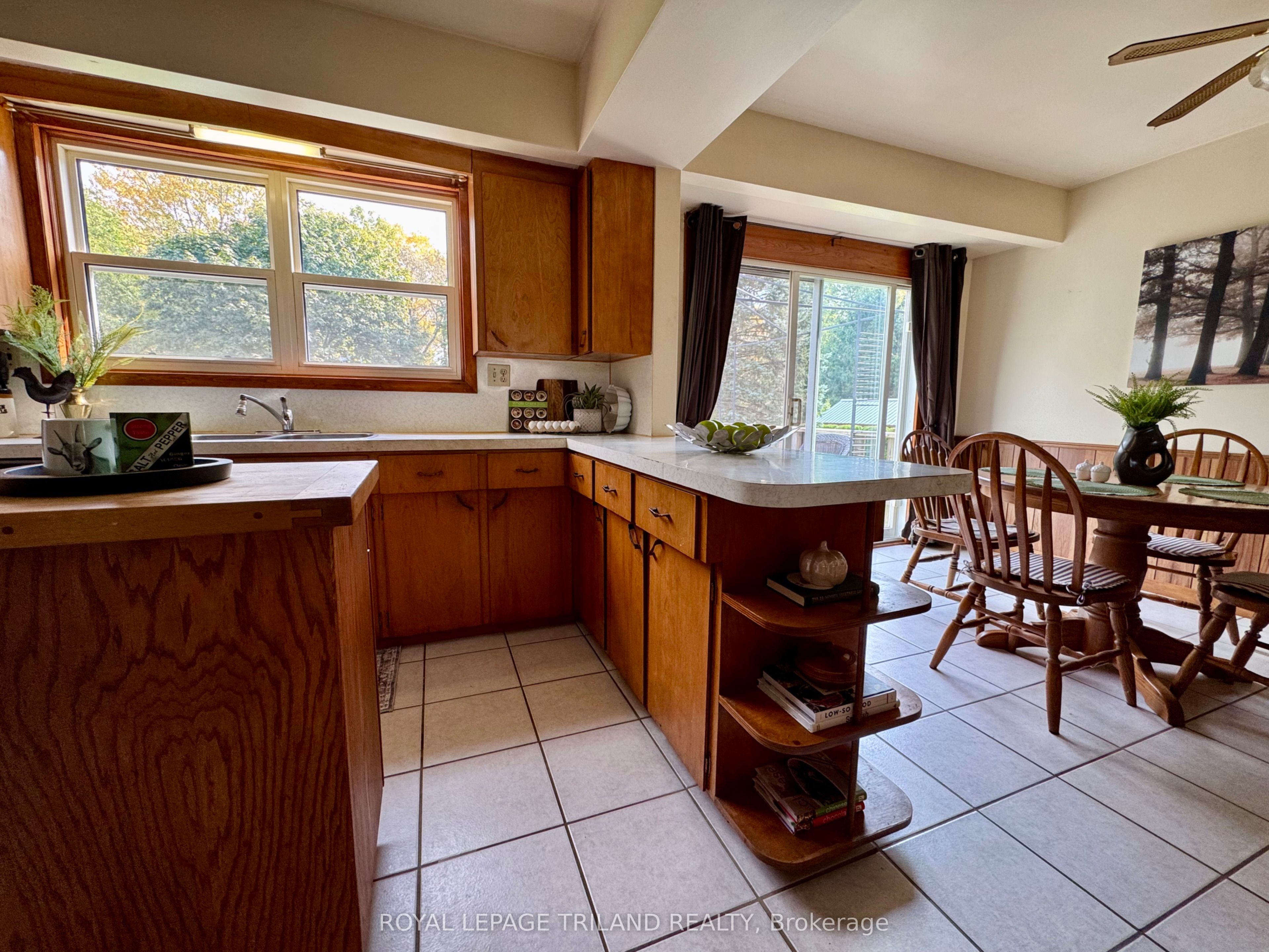 272 Richmond Street Property Photo 11