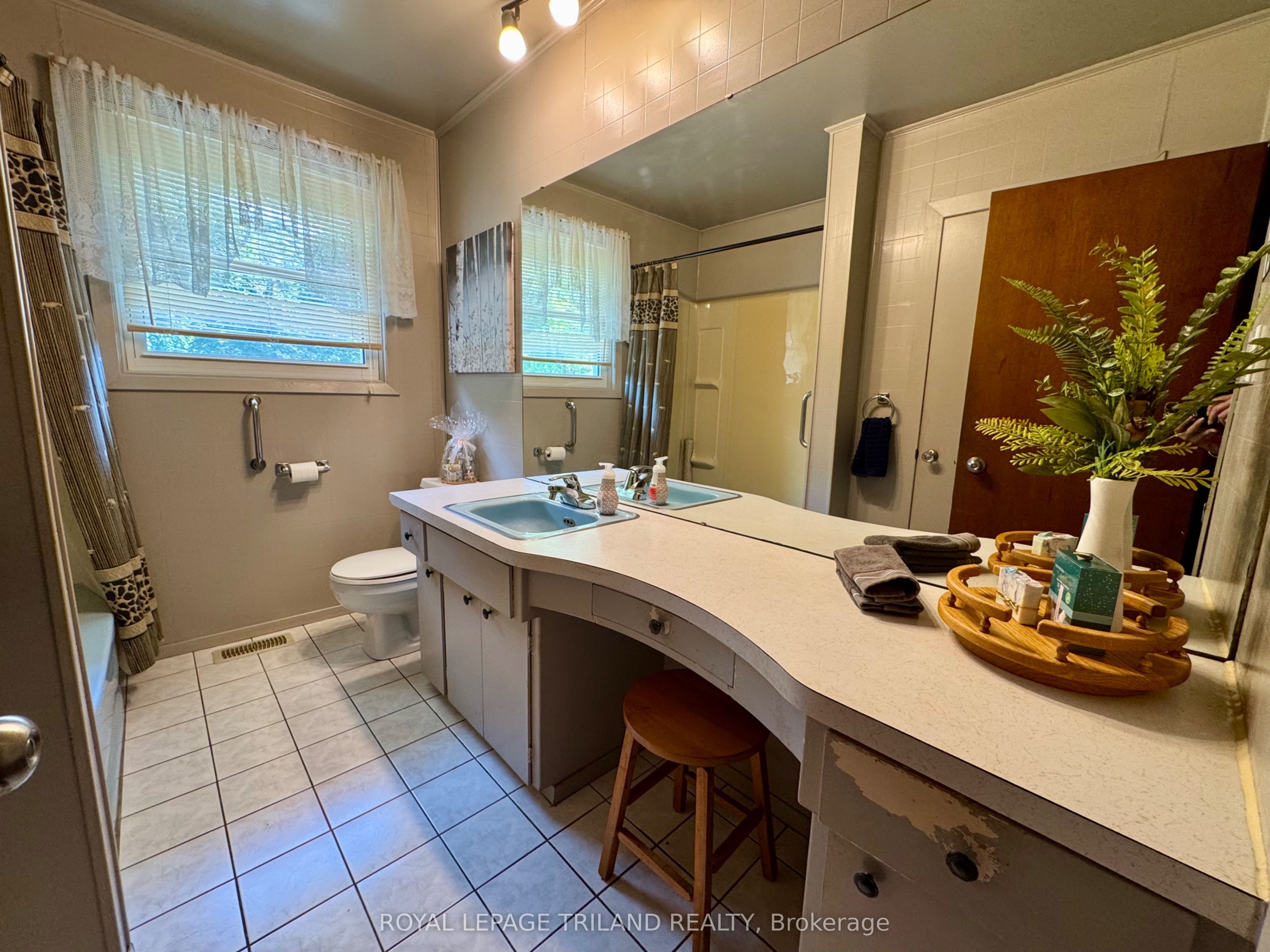 272 Richmond Street Property Photo 18
