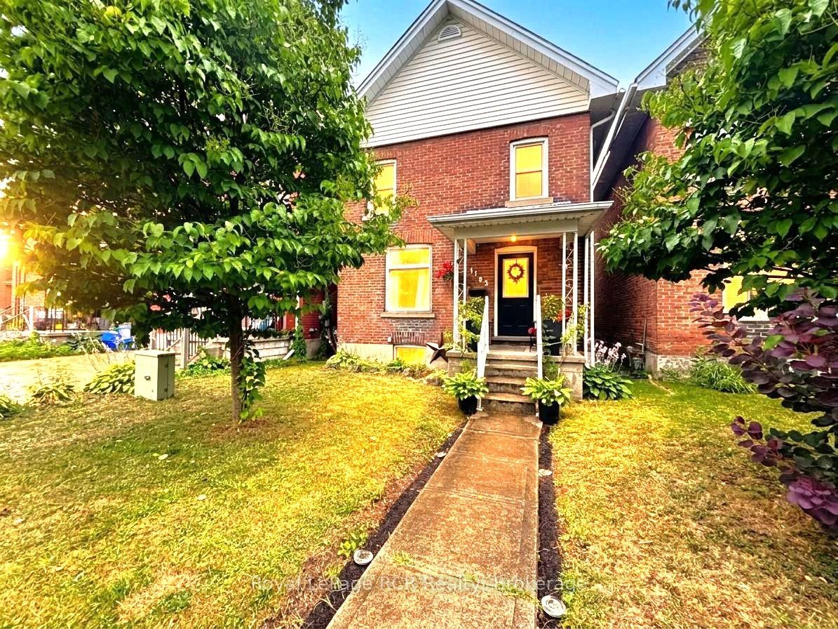 1192 2nd Avenue W Property Photo 1