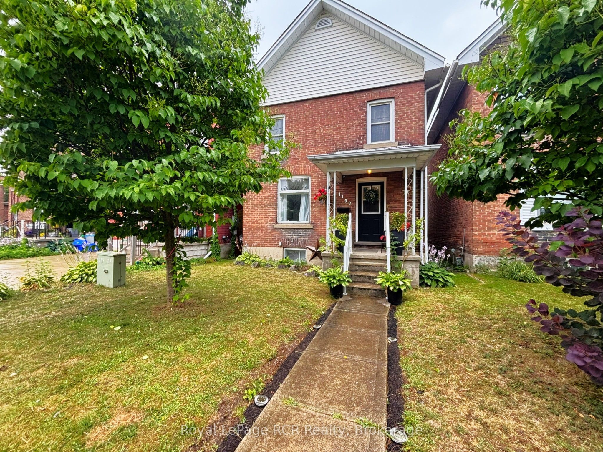 1192 2nd Avenue W Property Photo 2