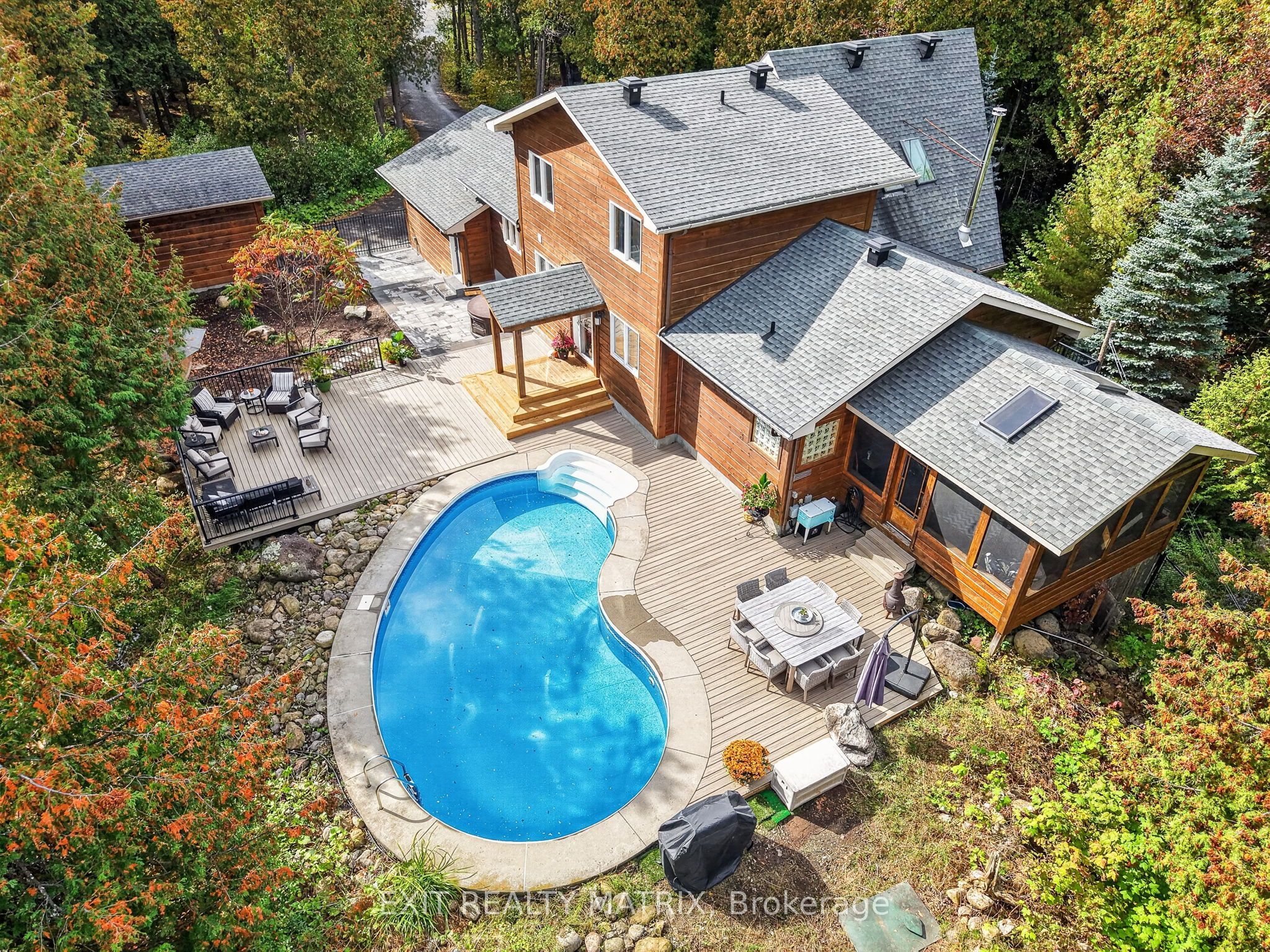 8010 Iveson Drive Property Photo 1