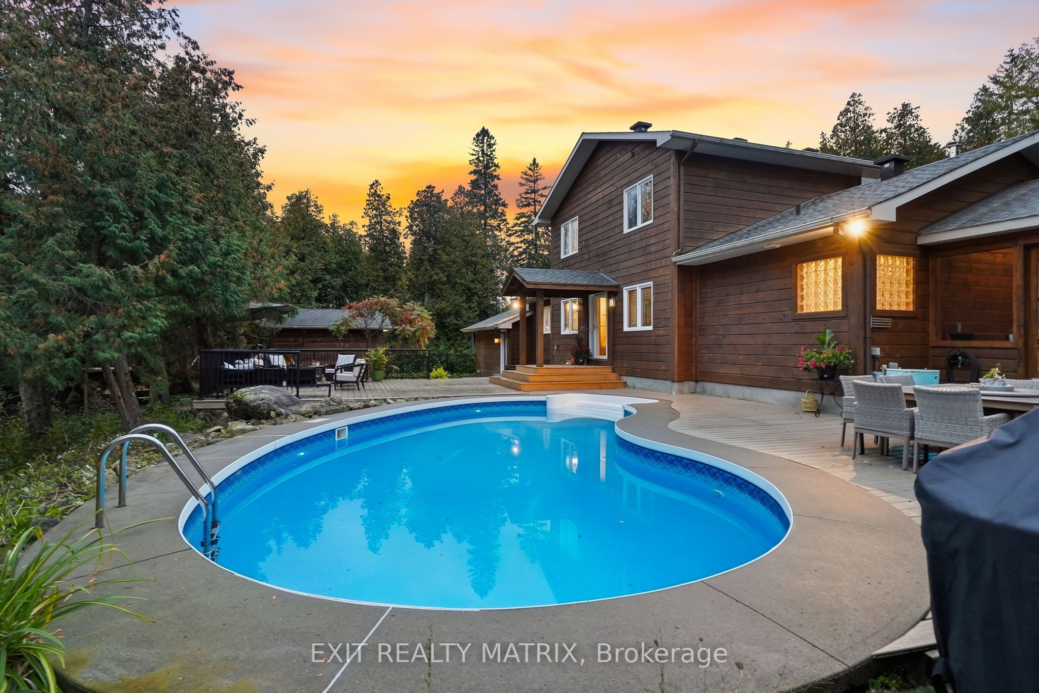 8010 Iveson Drive Property Photo 6