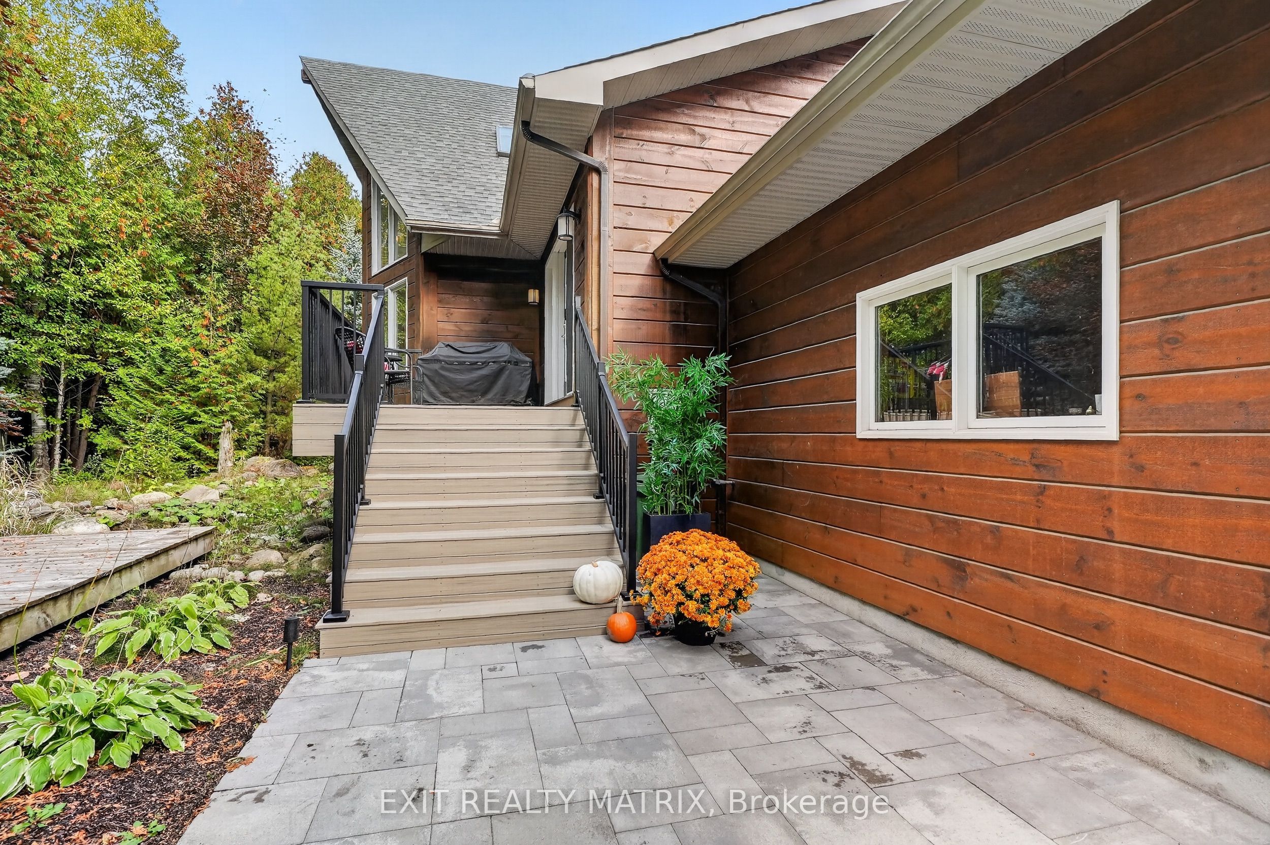8010 Iveson Drive Property Photo 7