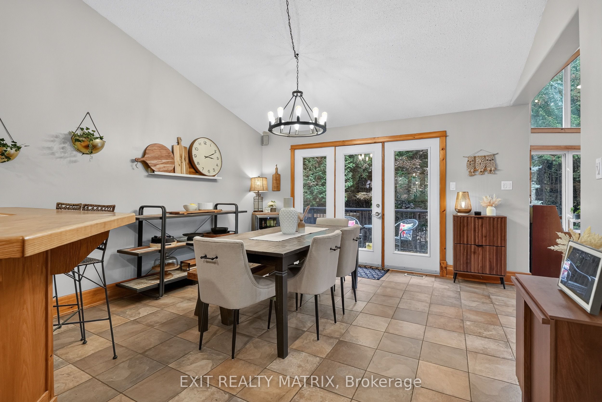 8010 Iveson Drive Property Photo 15