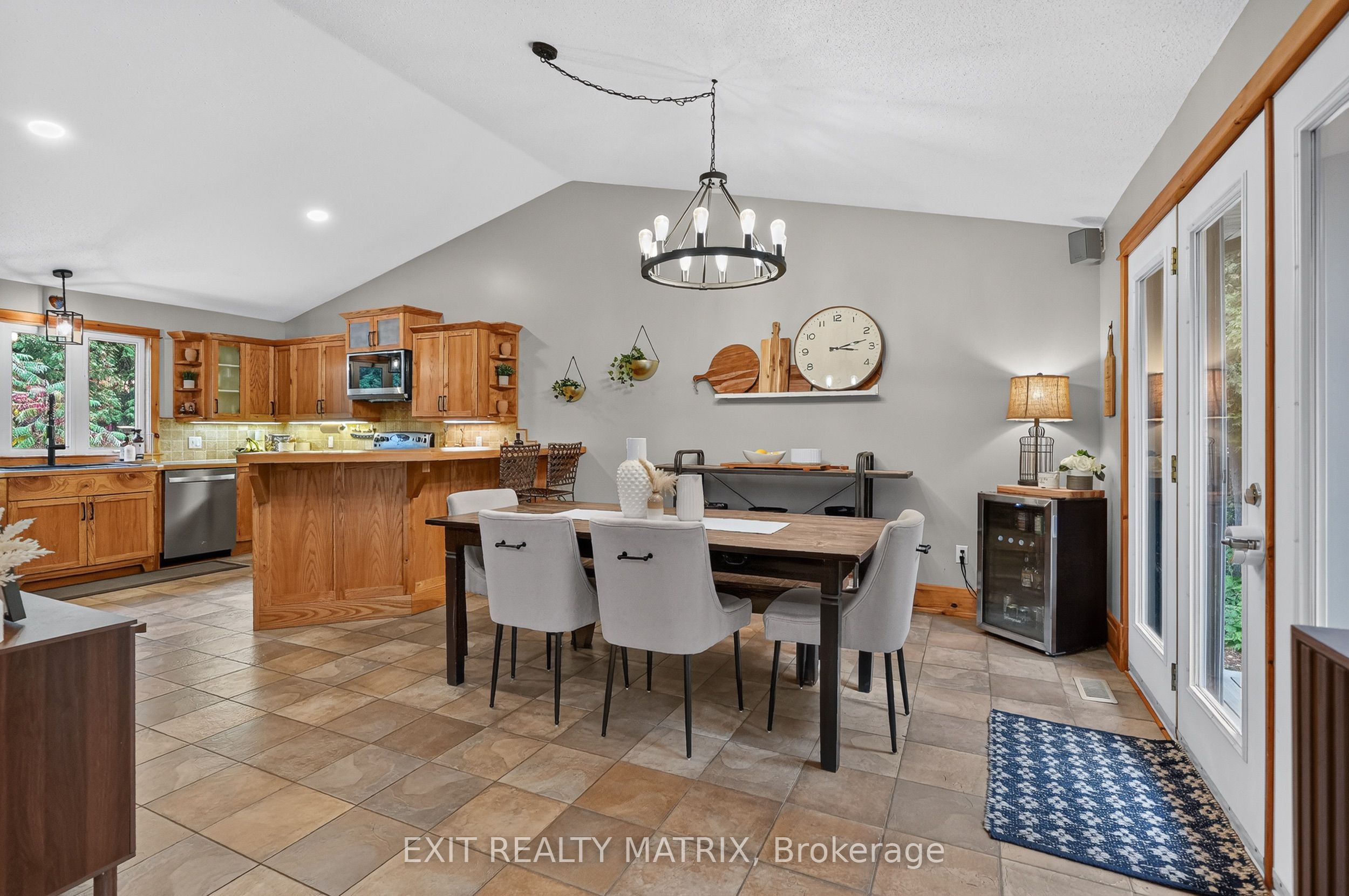 8010 Iveson Drive Property Photo 16