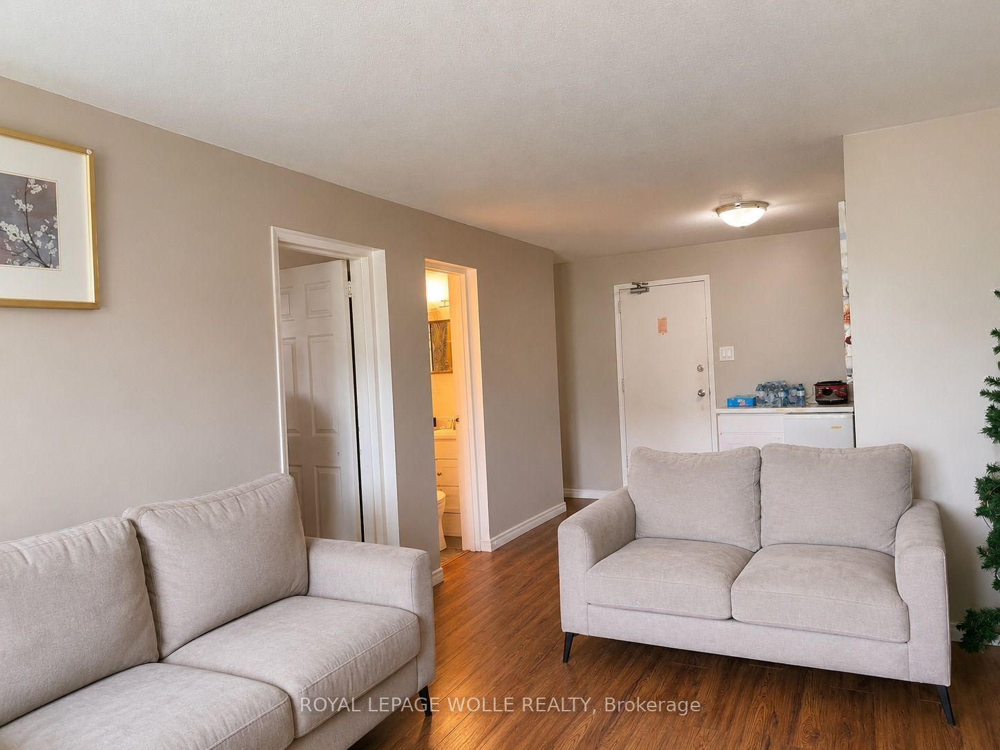 633 Barber Avenue N 7 Property Photo 4