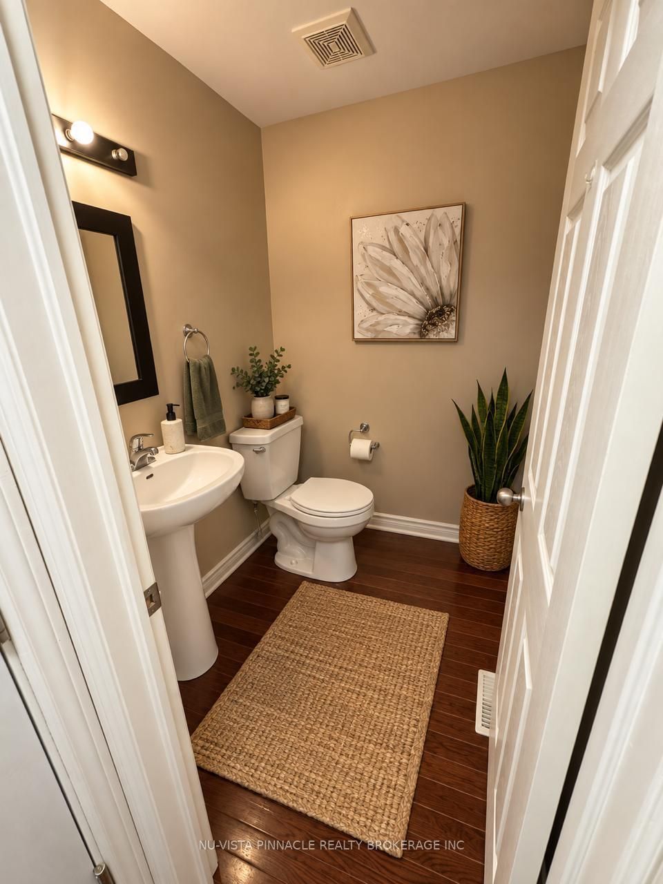 2537 (upper) Meadowgate Boulevard Property Photo 10