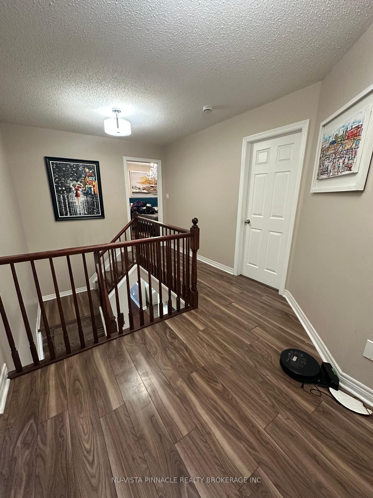 2537 (upper) Meadowgate Boulevard Property Photo 13