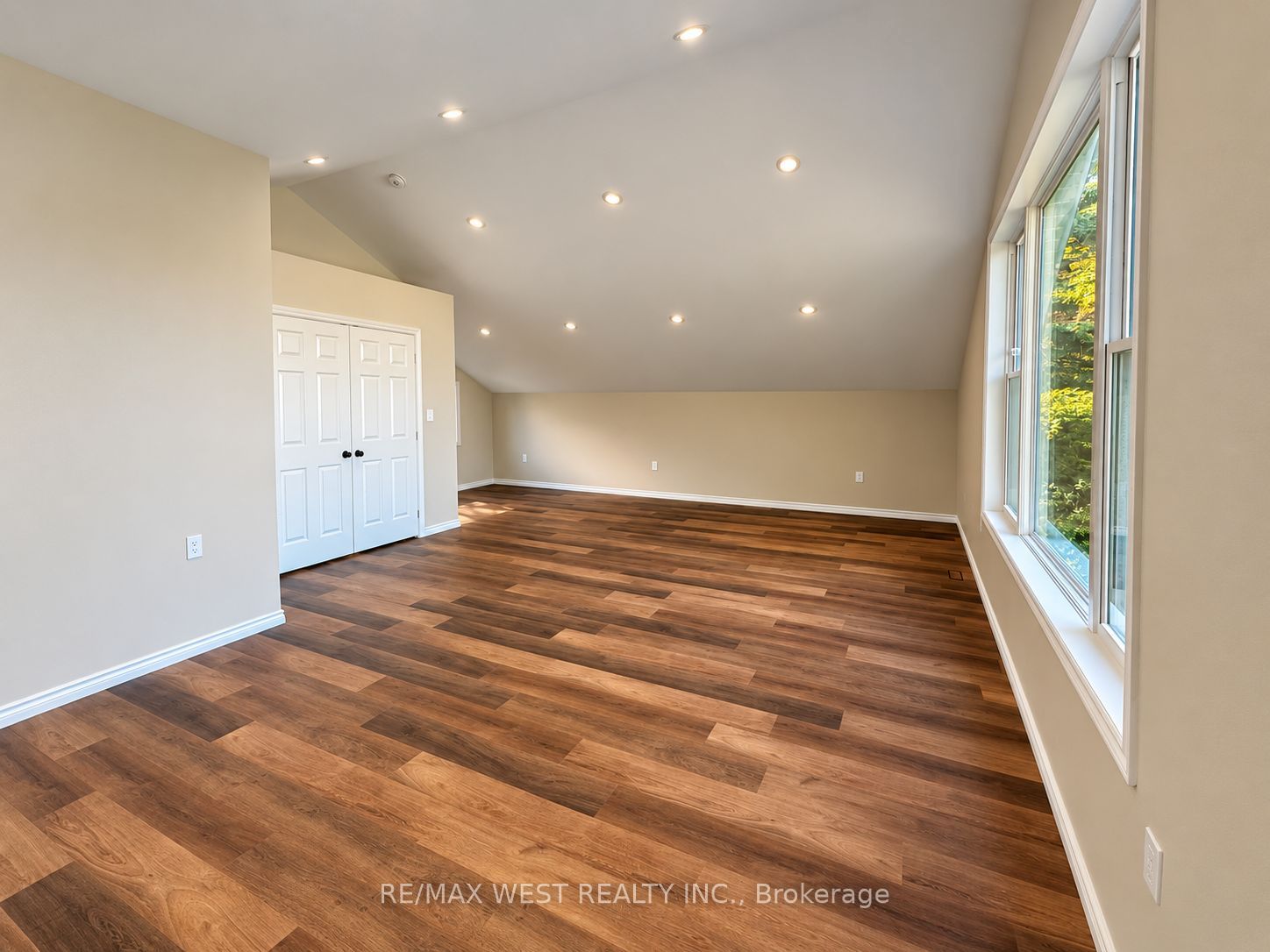 101 Lorne Street Property Photo 3