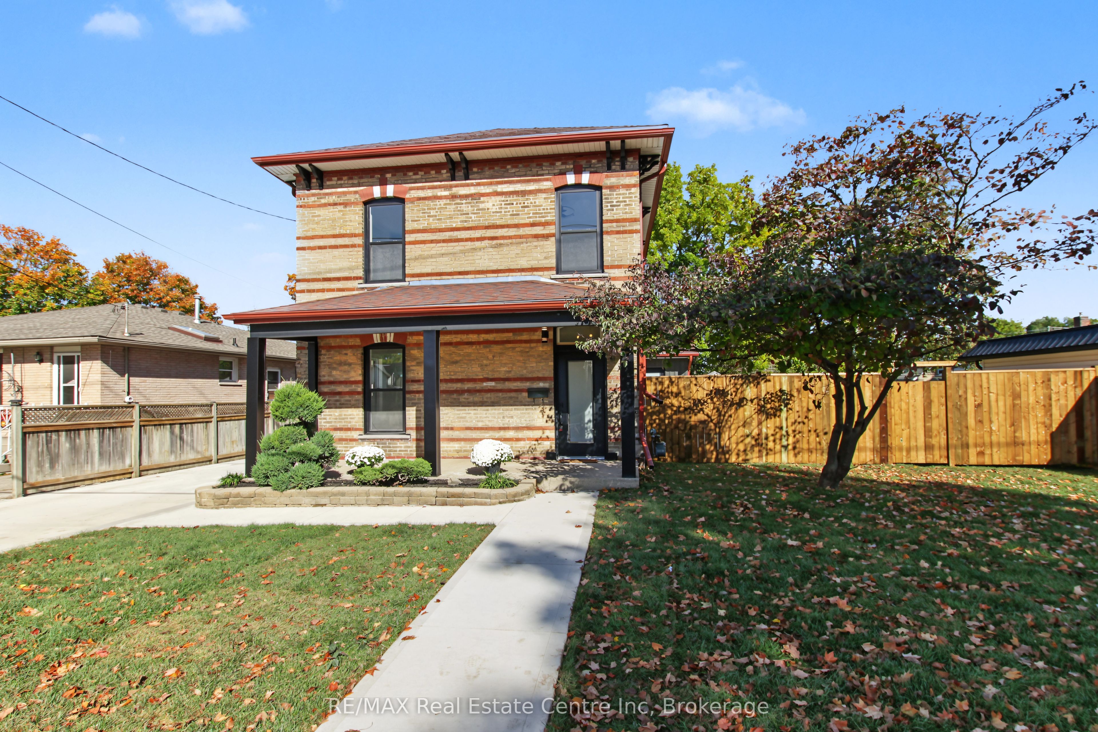 657 Frances Street Property Photo 3