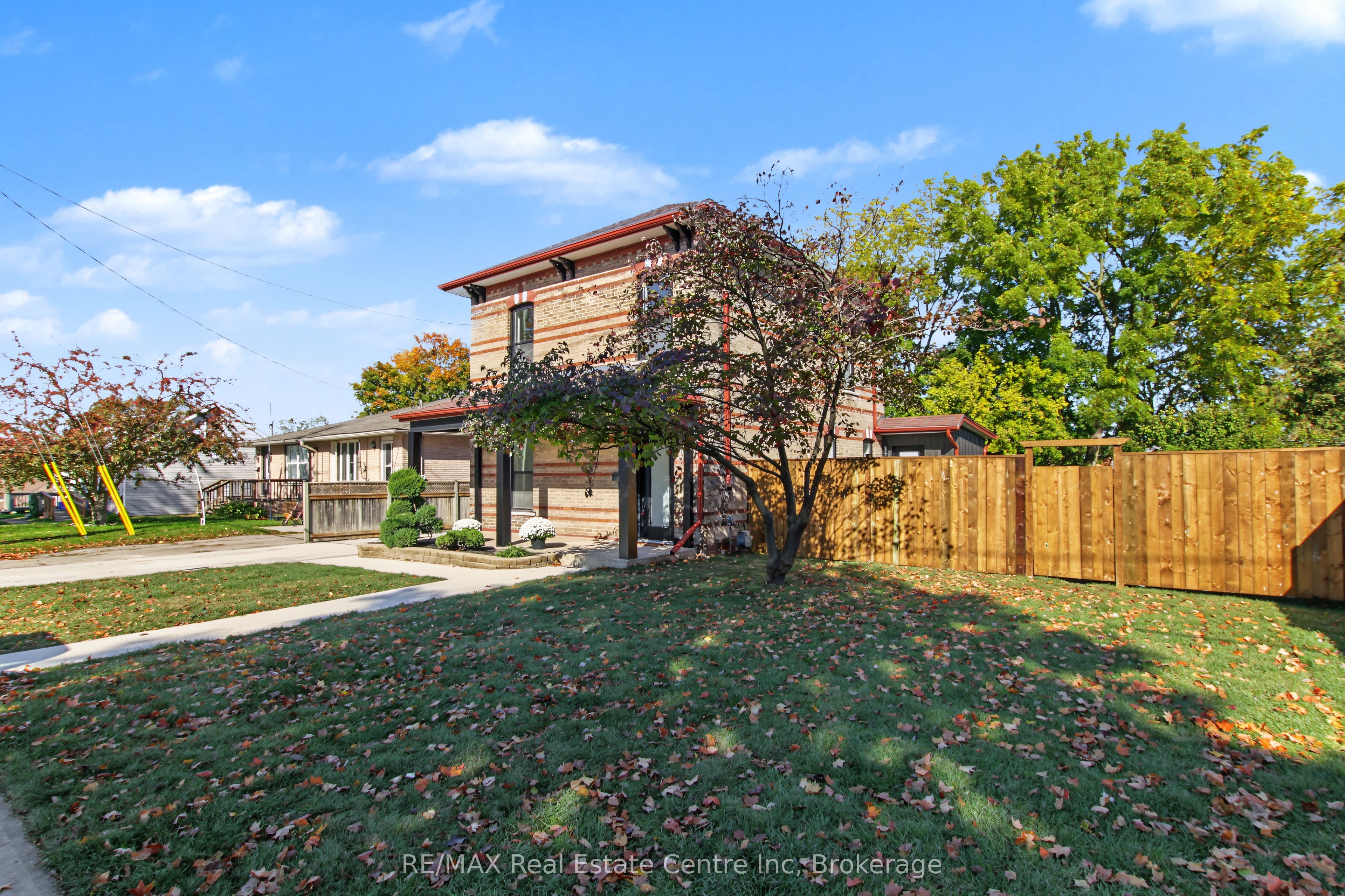 657 Frances Street Property Photo 4