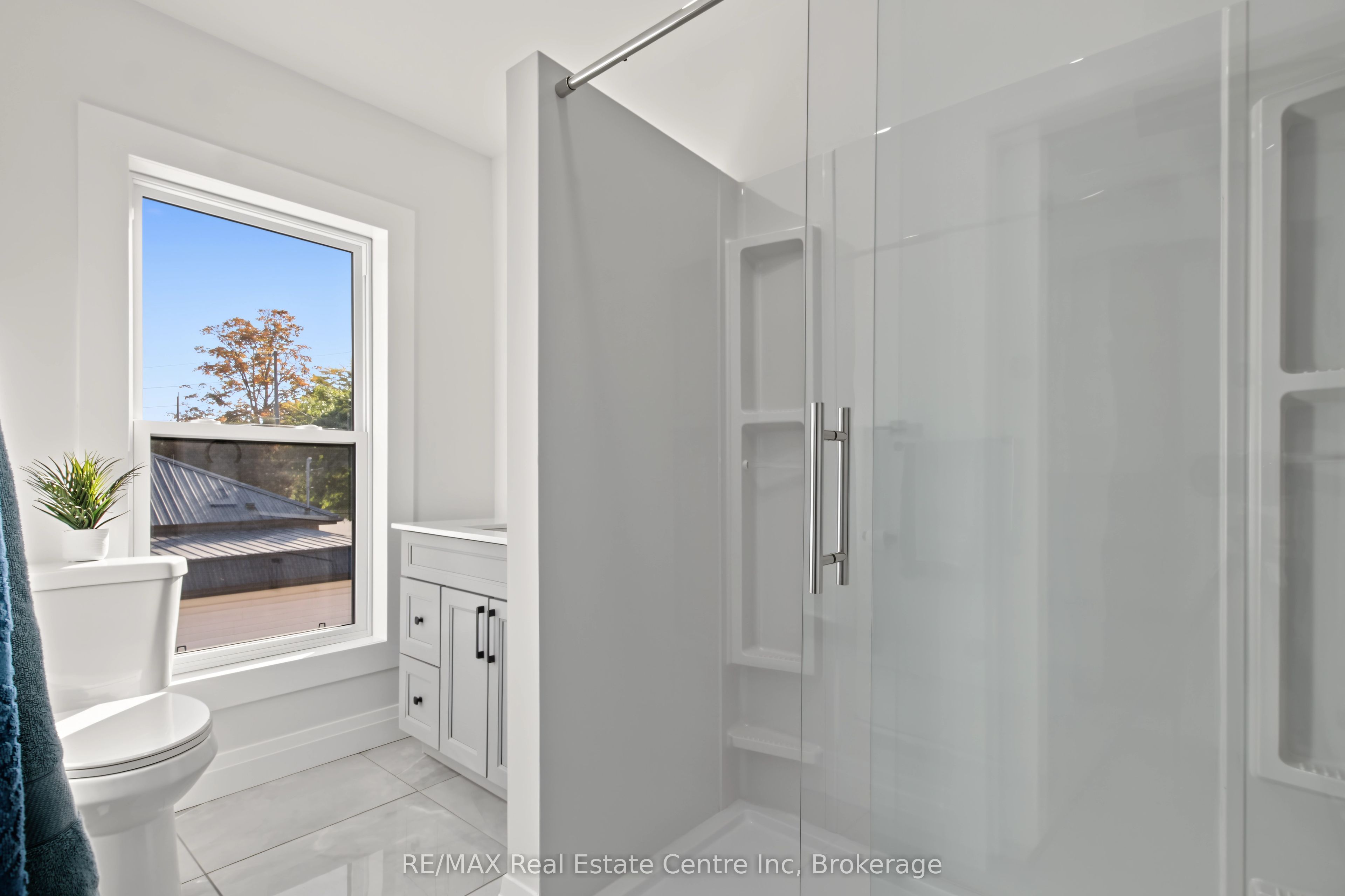 657 Frances Street Property Photo 29