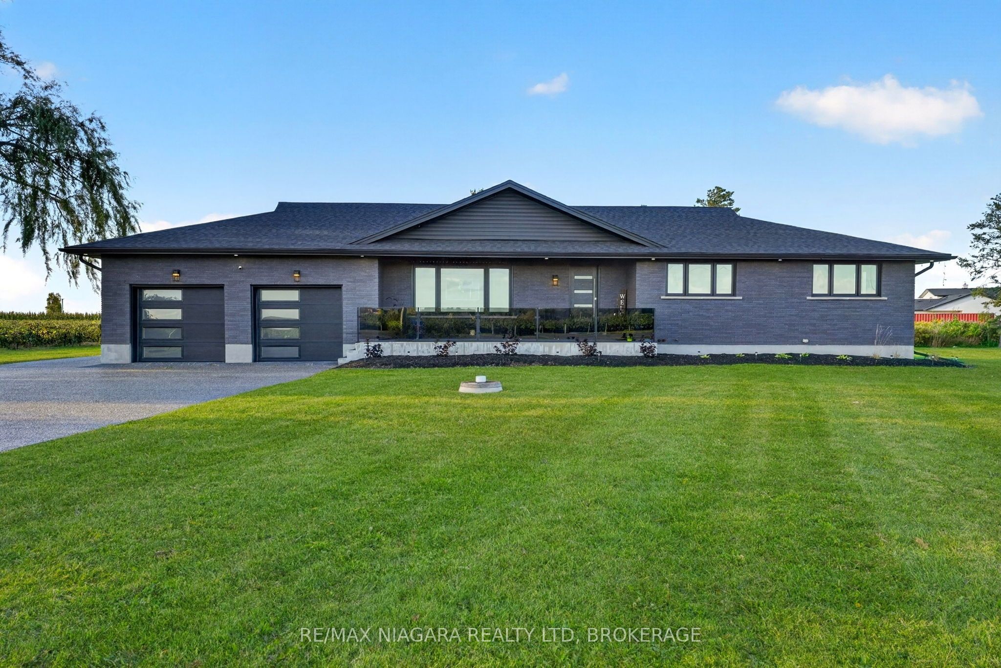 714 Carlton Street Property Photo 3