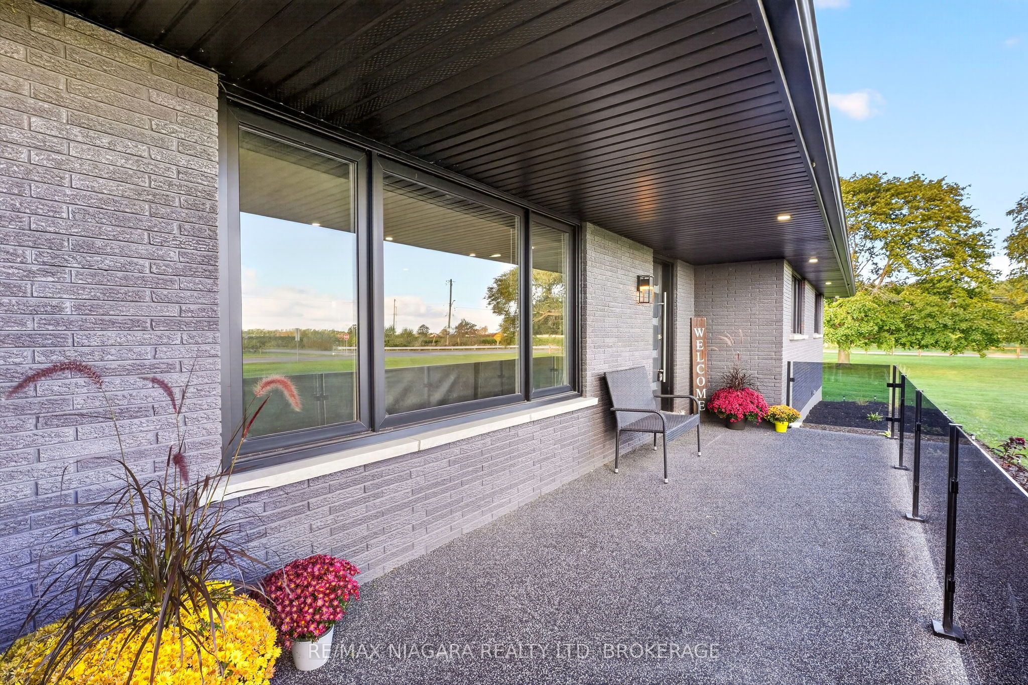 714 Carlton Street Property Photo 4