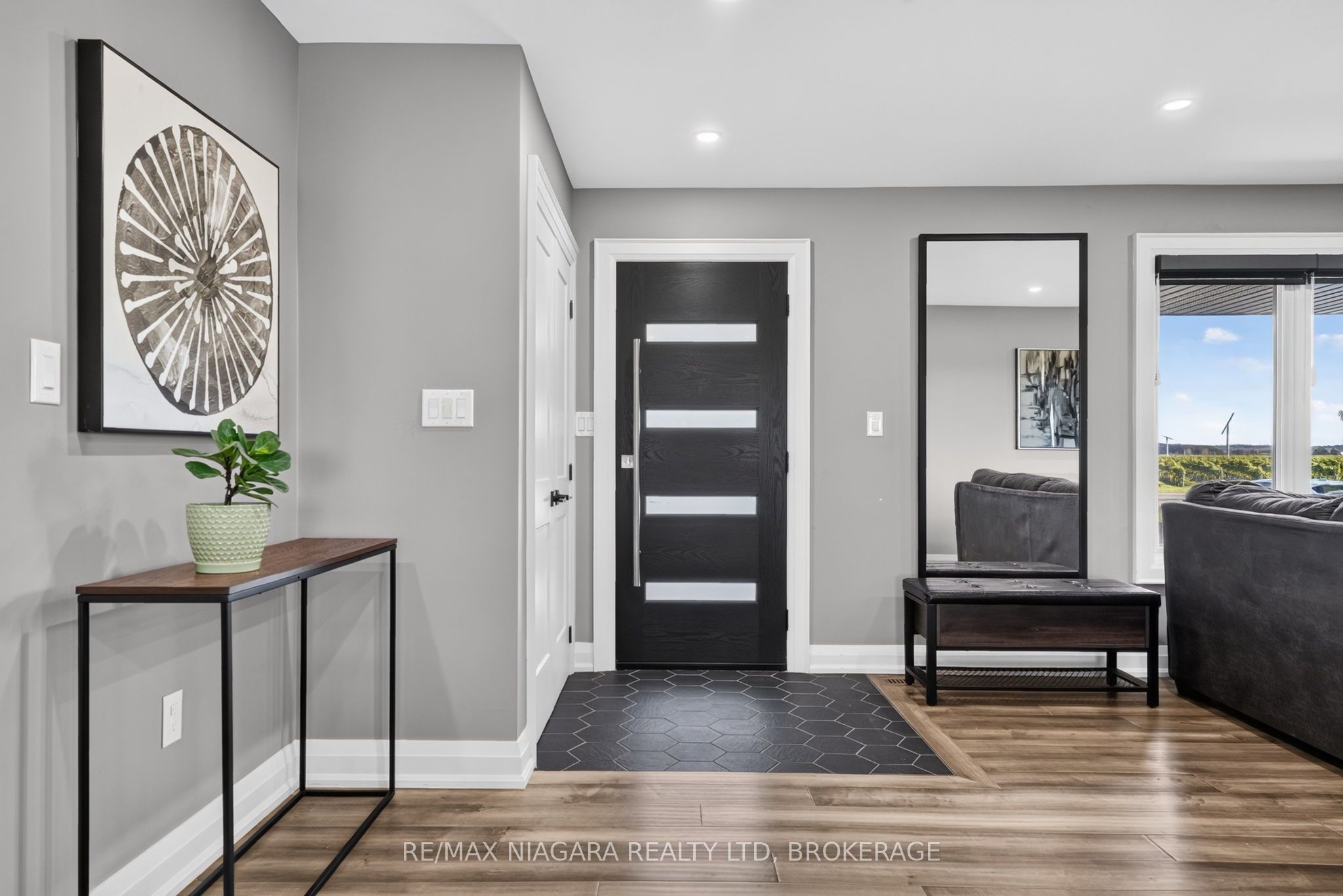 714 Carlton Street Property Photo 5