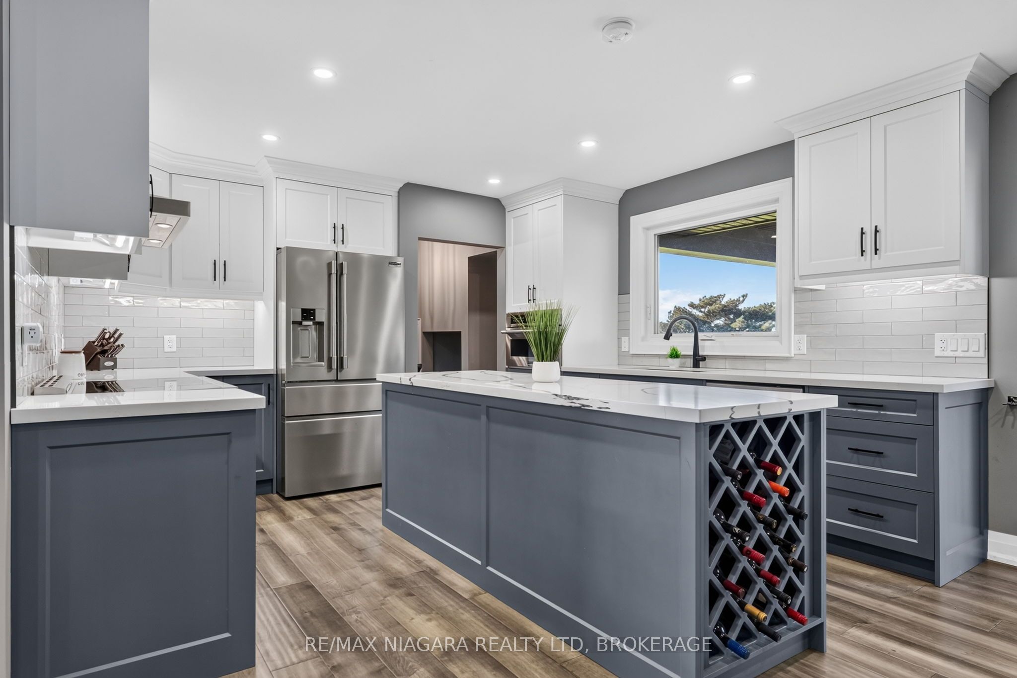 714 Carlton Street Property Photo 6