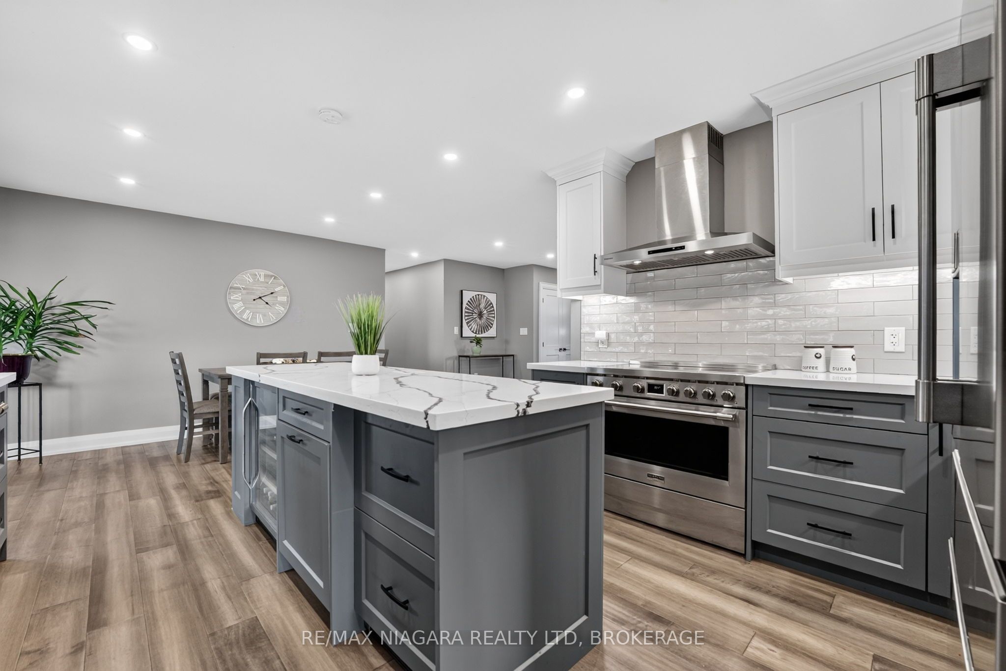 714 Carlton Street Property Photo 7