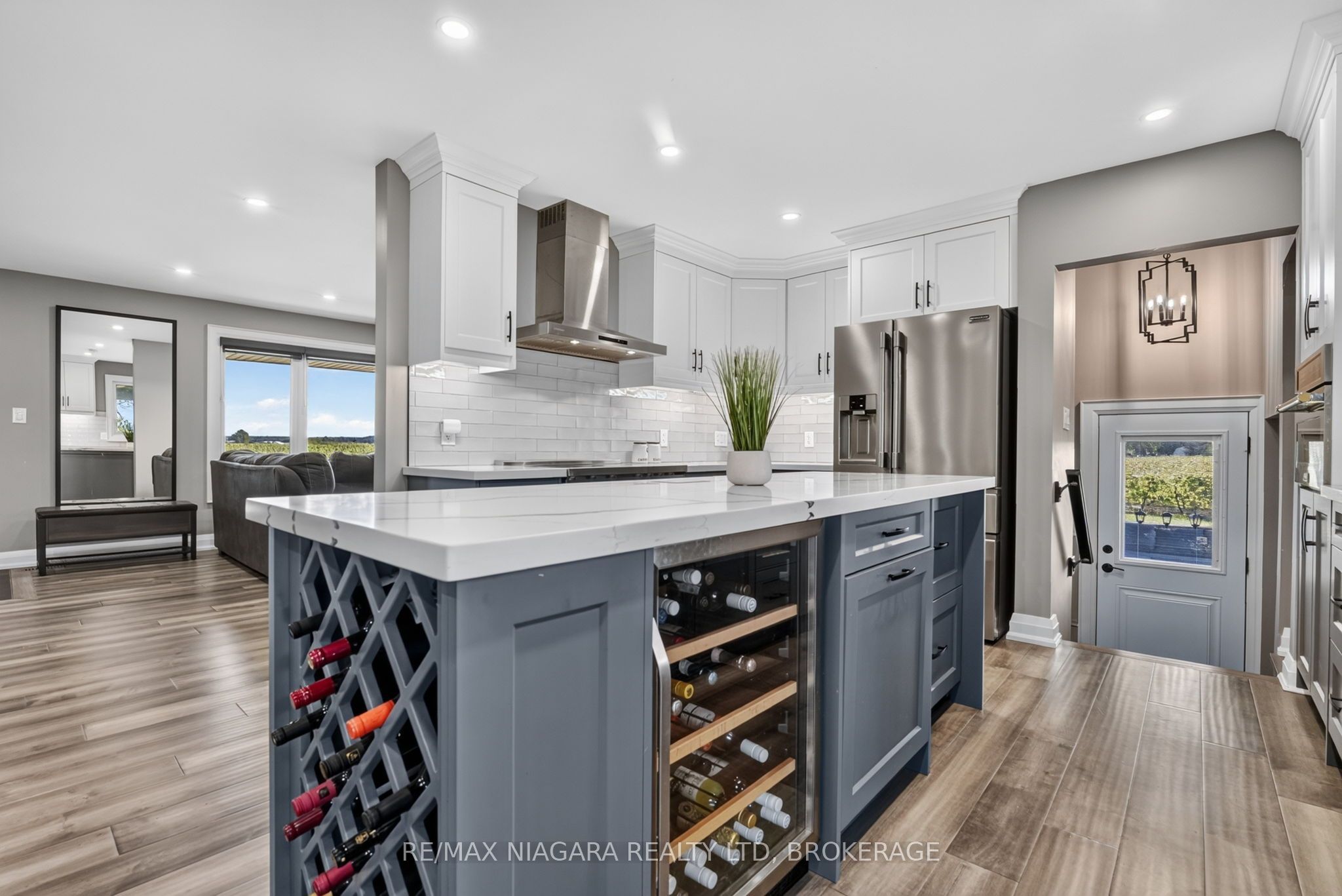 714 Carlton Street Property Photo 10