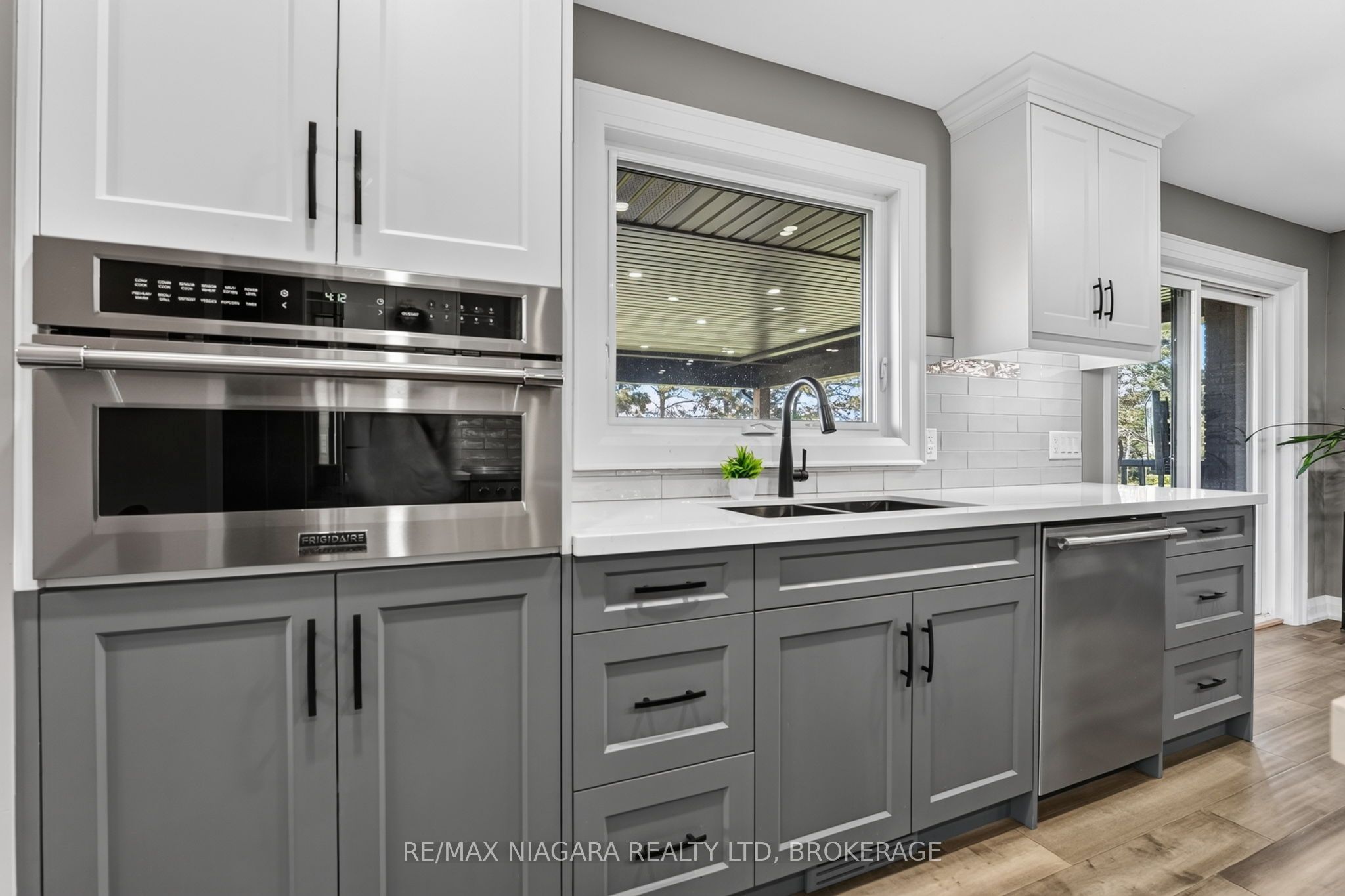 714 Carlton Street Property Photo 11
