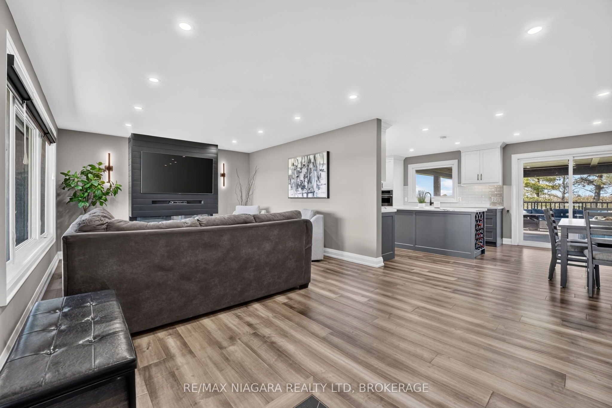714 Carlton Street Property Photo 13