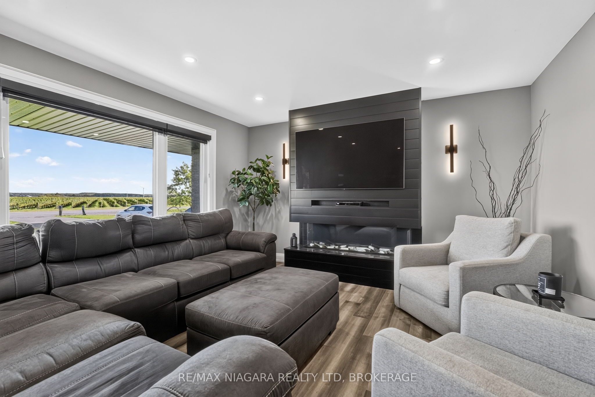 714 Carlton Street Property Photo 14
