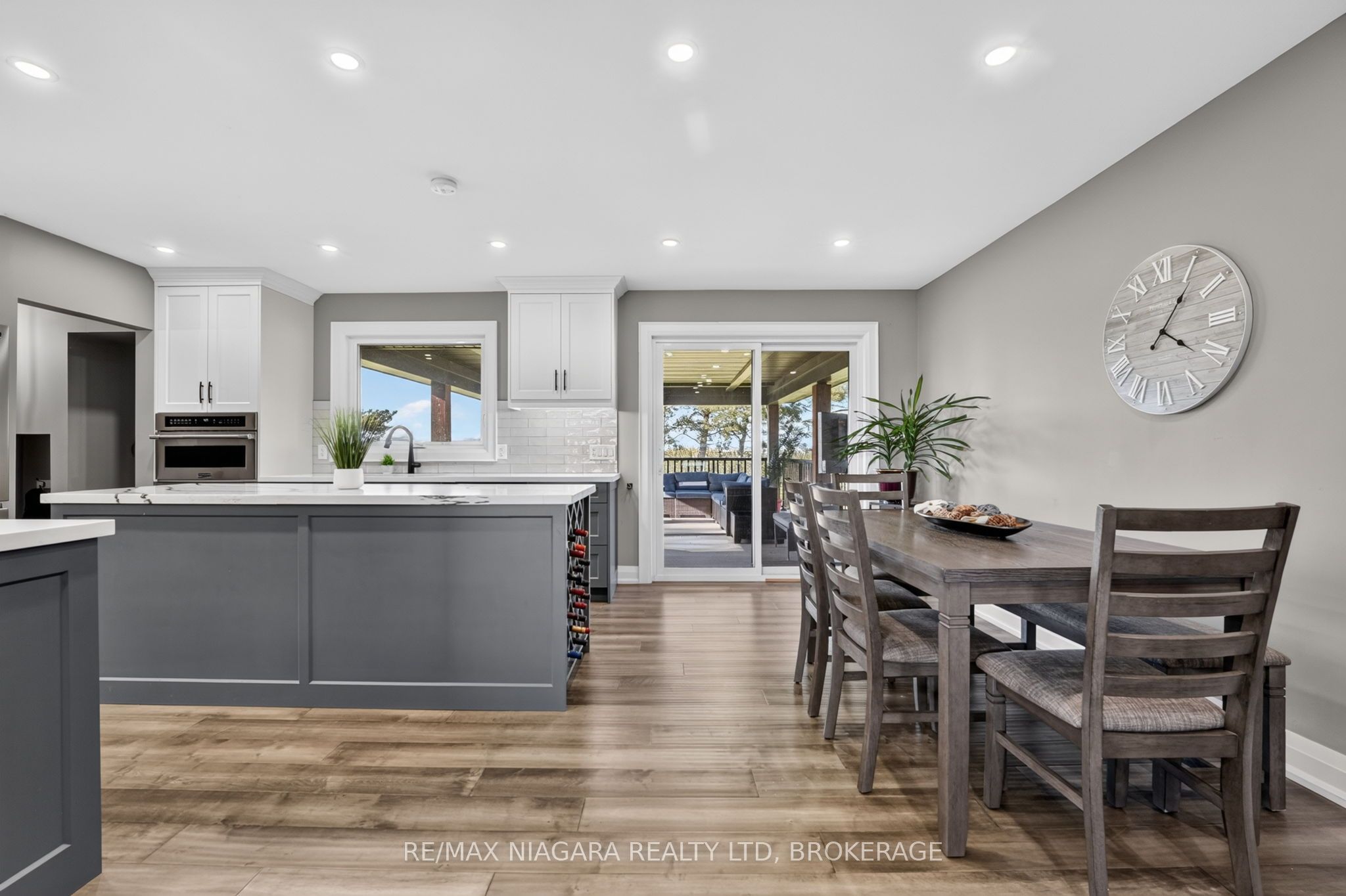 714 Carlton Street Property Photo 17