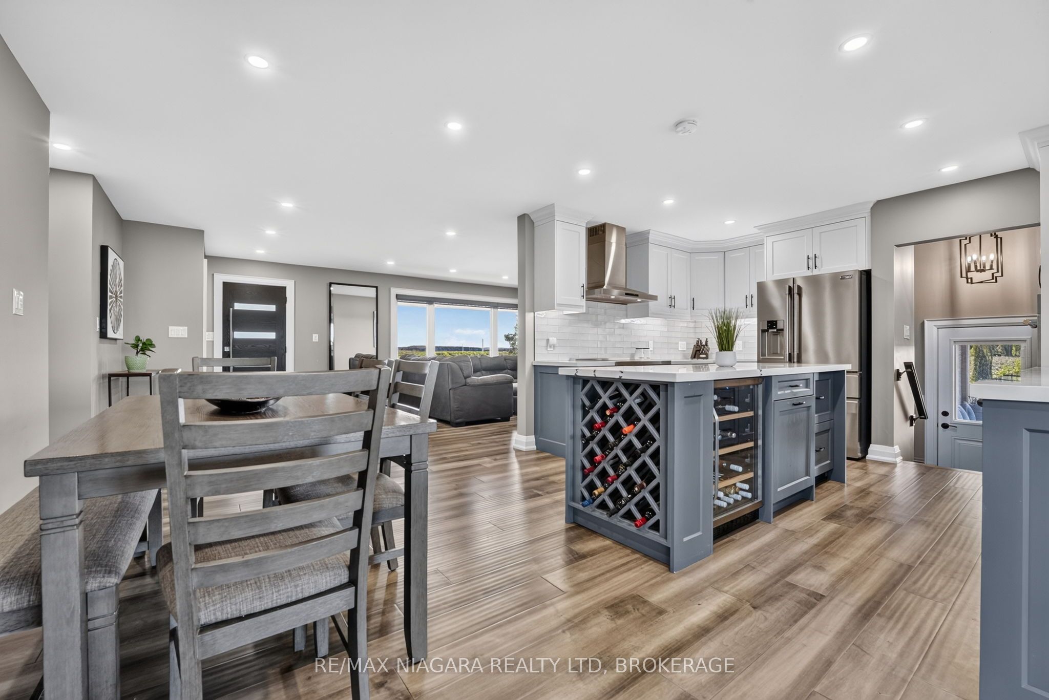 714 Carlton Street Property Photo 19