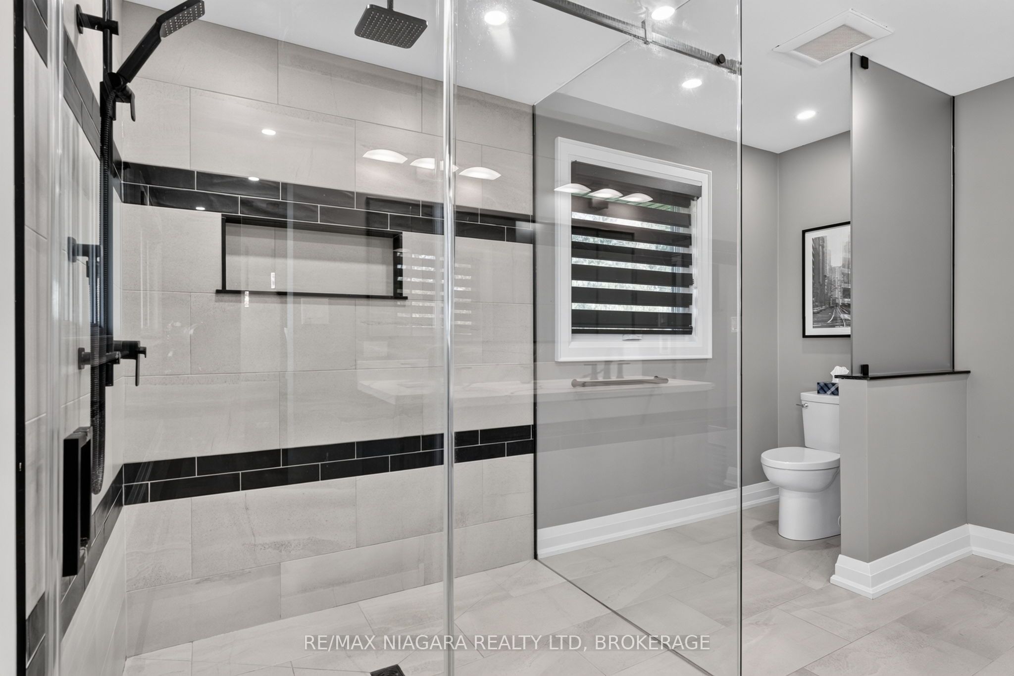 714 Carlton Street Property Photo 23