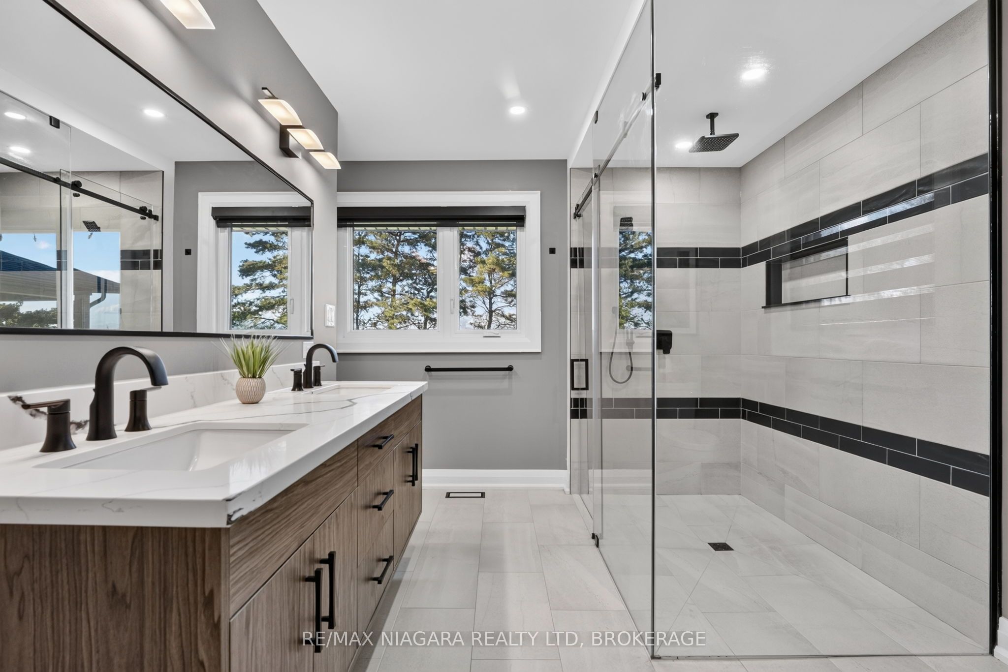 714 Carlton Street Property Photo 24