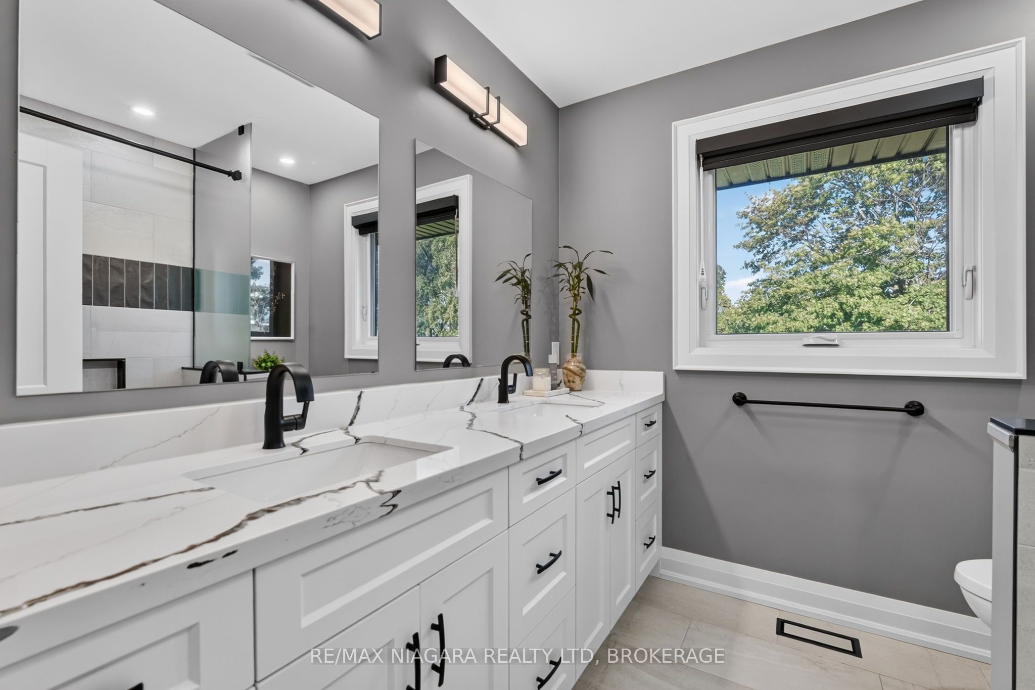 714 Carlton Street Property Photo 25