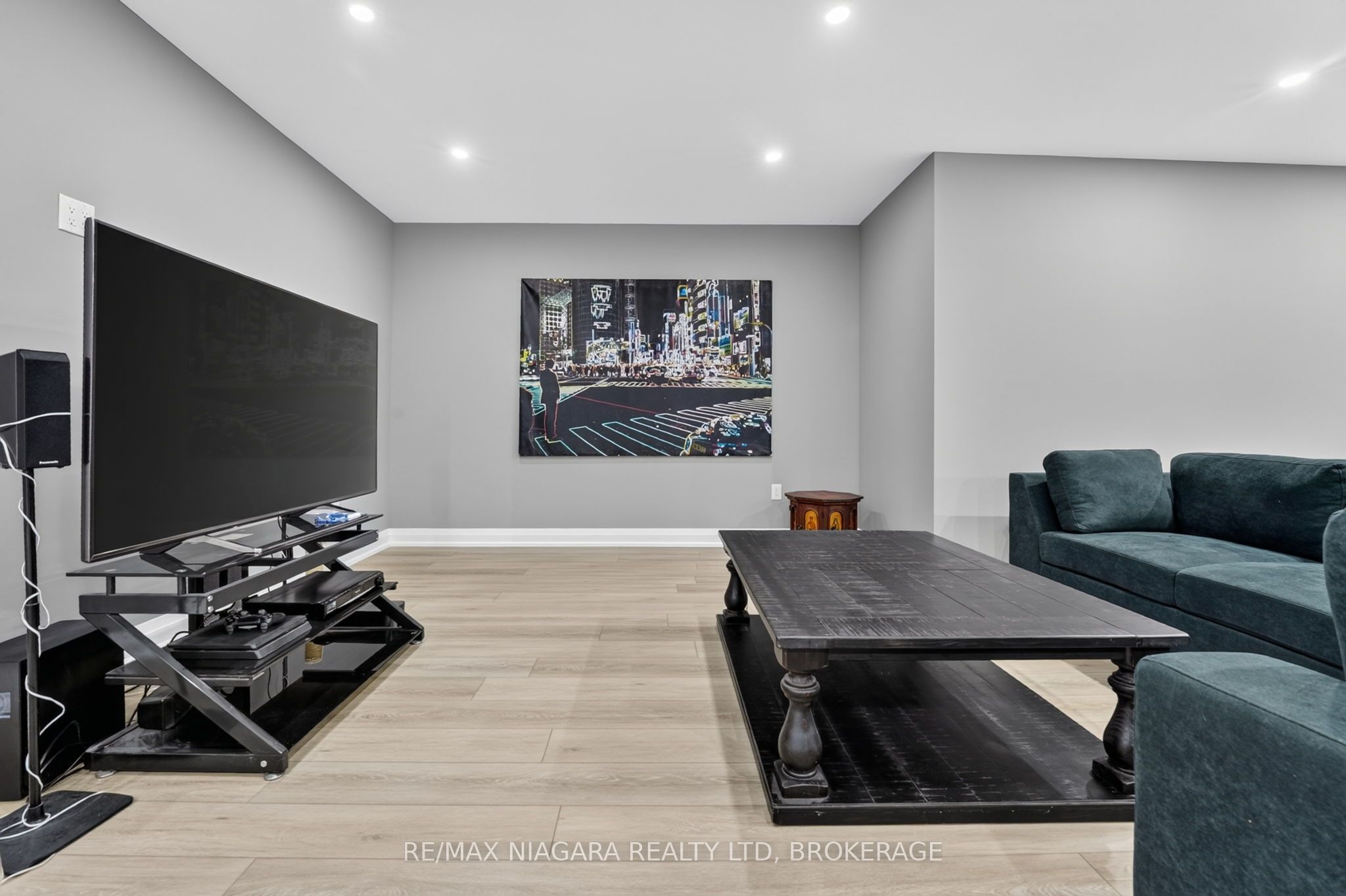 714 Carlton Street Property Photo 33
